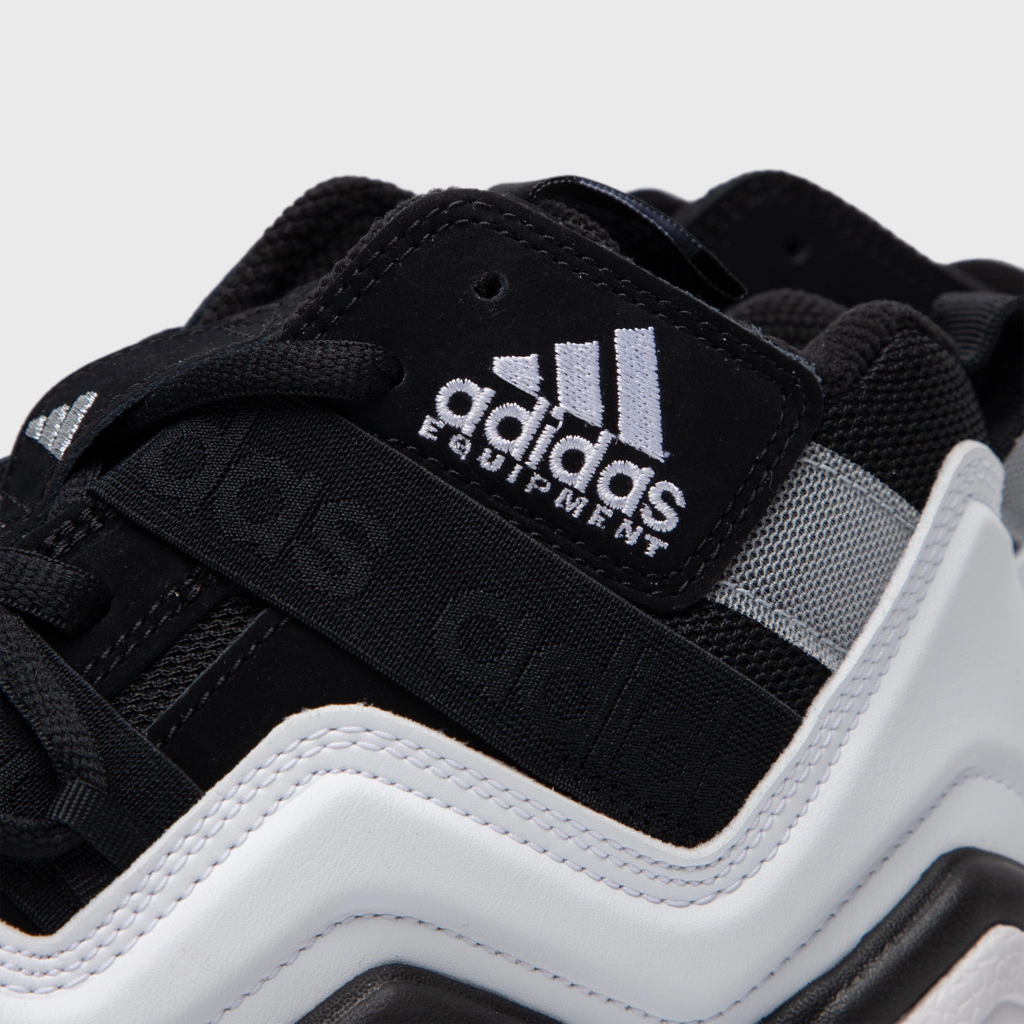 adidas Originals Top Ten 2000 Core Black / Cloud White - Silver Metallic Performance Oriented Compression Web