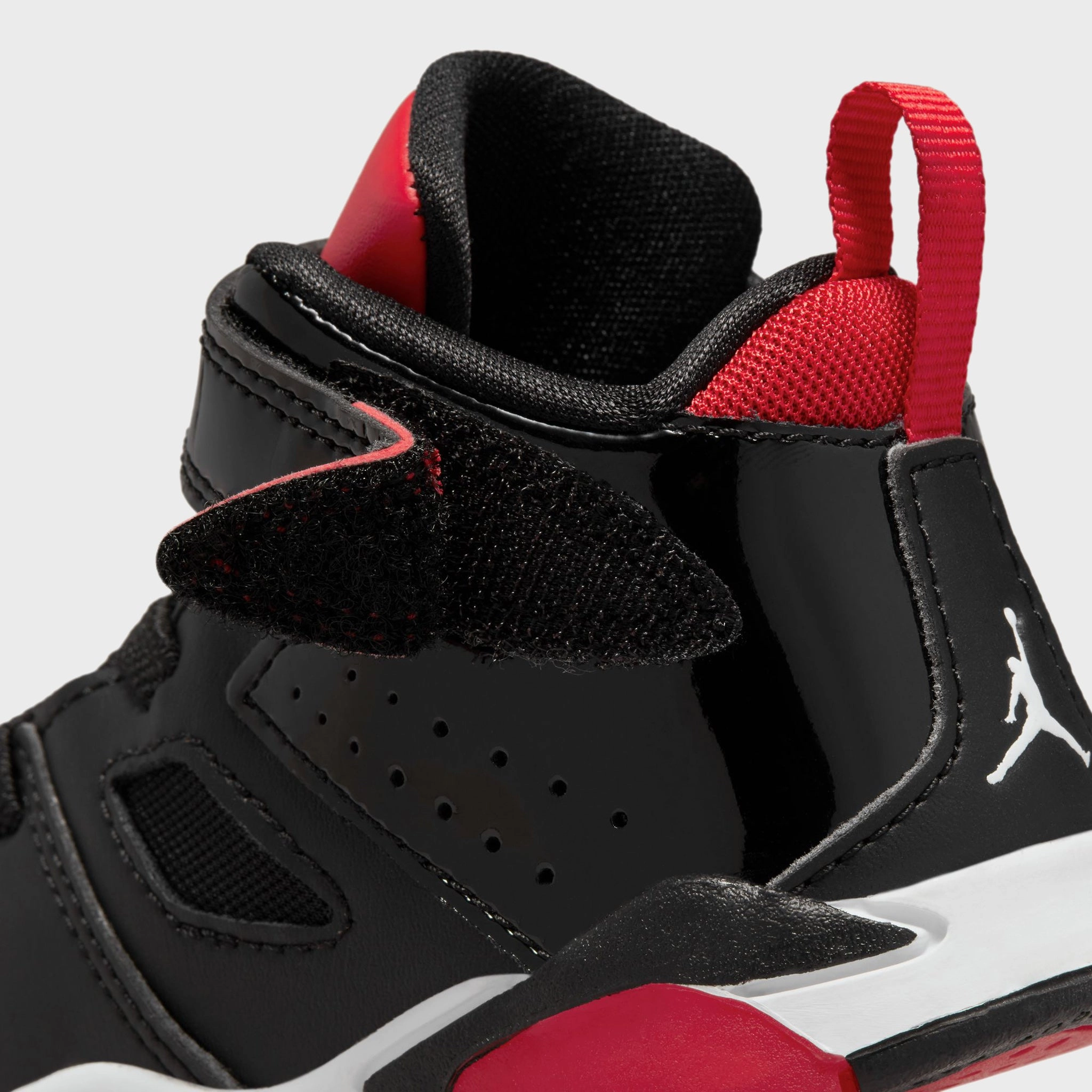 Jordan Flight Club '91 TD Black / White - University Red Seamless Knit Construction Durability
