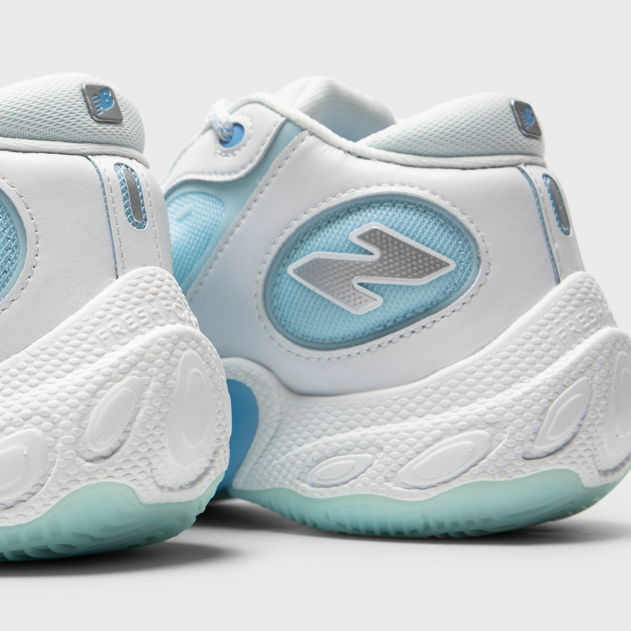 Grounded Heel Cup Training Field Wear New Balance Fresh Foam White / Electric Sky