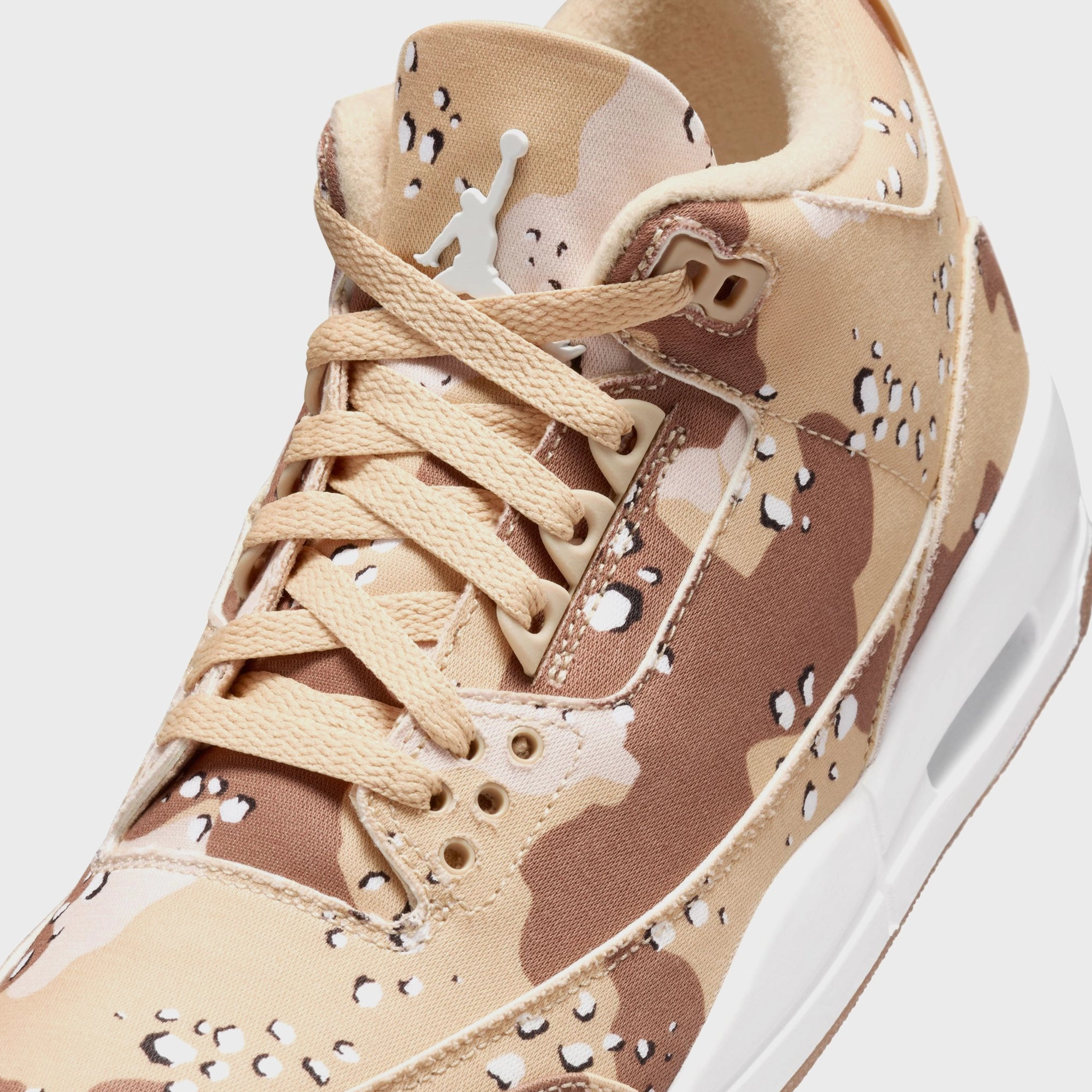 Jordan Women's 3 Retro Tex DK Driftwood / Sail Hemp - Velvet Brown Quick Start Power mesh construction