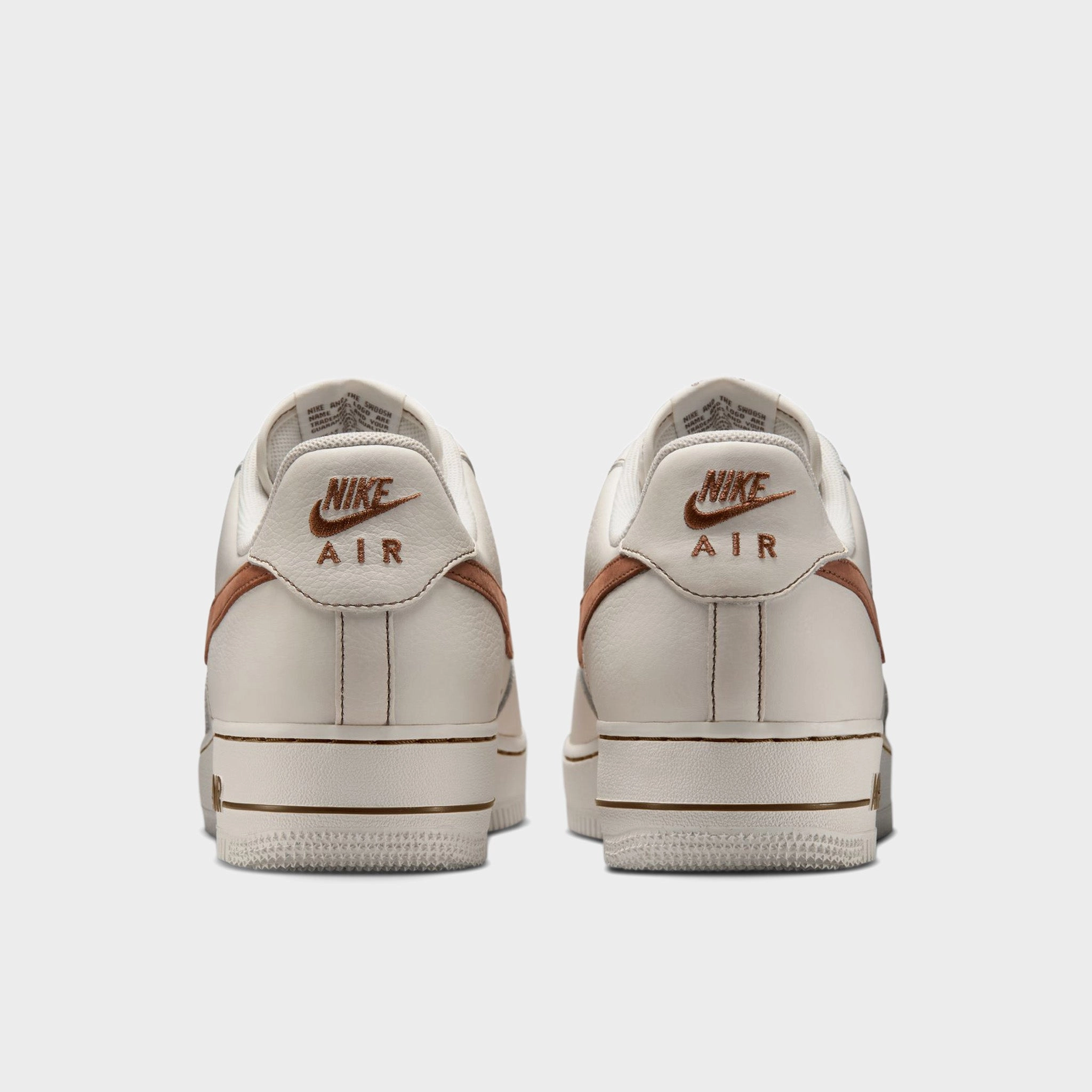 Offensive Cushioning Nike Air Force 1 '07 LV8 Ivory / Saddle Brown