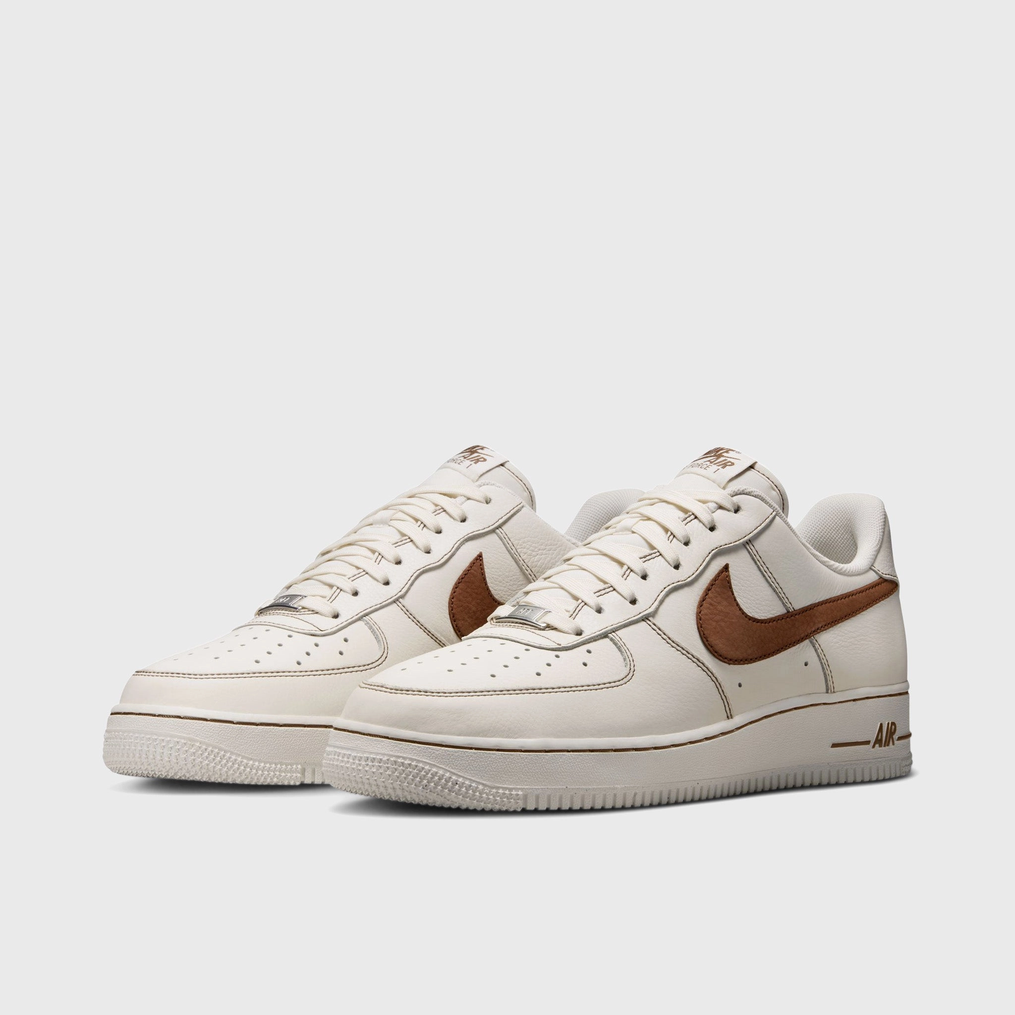 High Traction Sole Non Restrictive Design Nike Air Force 1 '07 LV8 Ivory / Saddle Brown