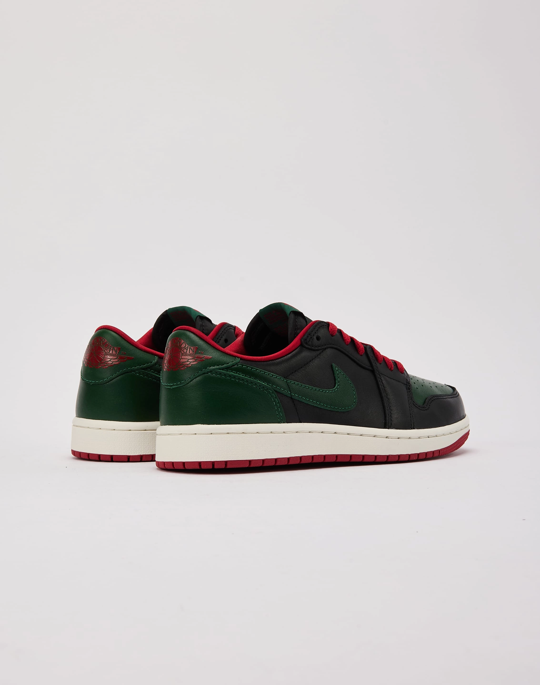 Footwork Focused Fit Jordan Air Jordan 1 Retro Low OG 'Black and Gorge Green'