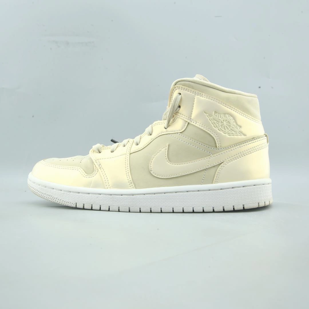 NIKE JORDAN 1 MID Cushioned Midsole Clean Lines