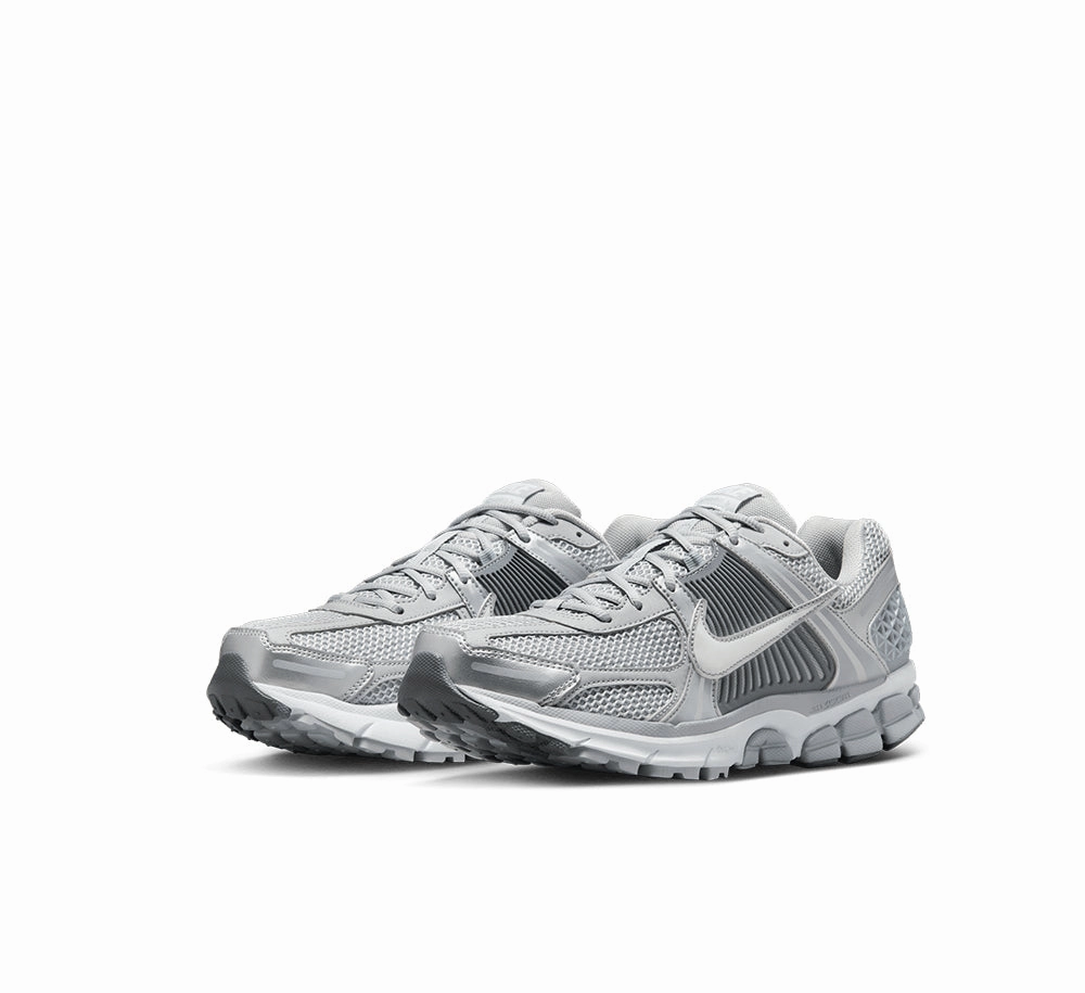 Follow Step Nike Zoom Vomero 5