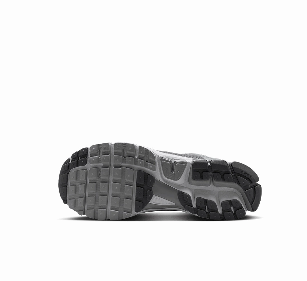 Adaptive Lacing Nike Zoom Vomero 5