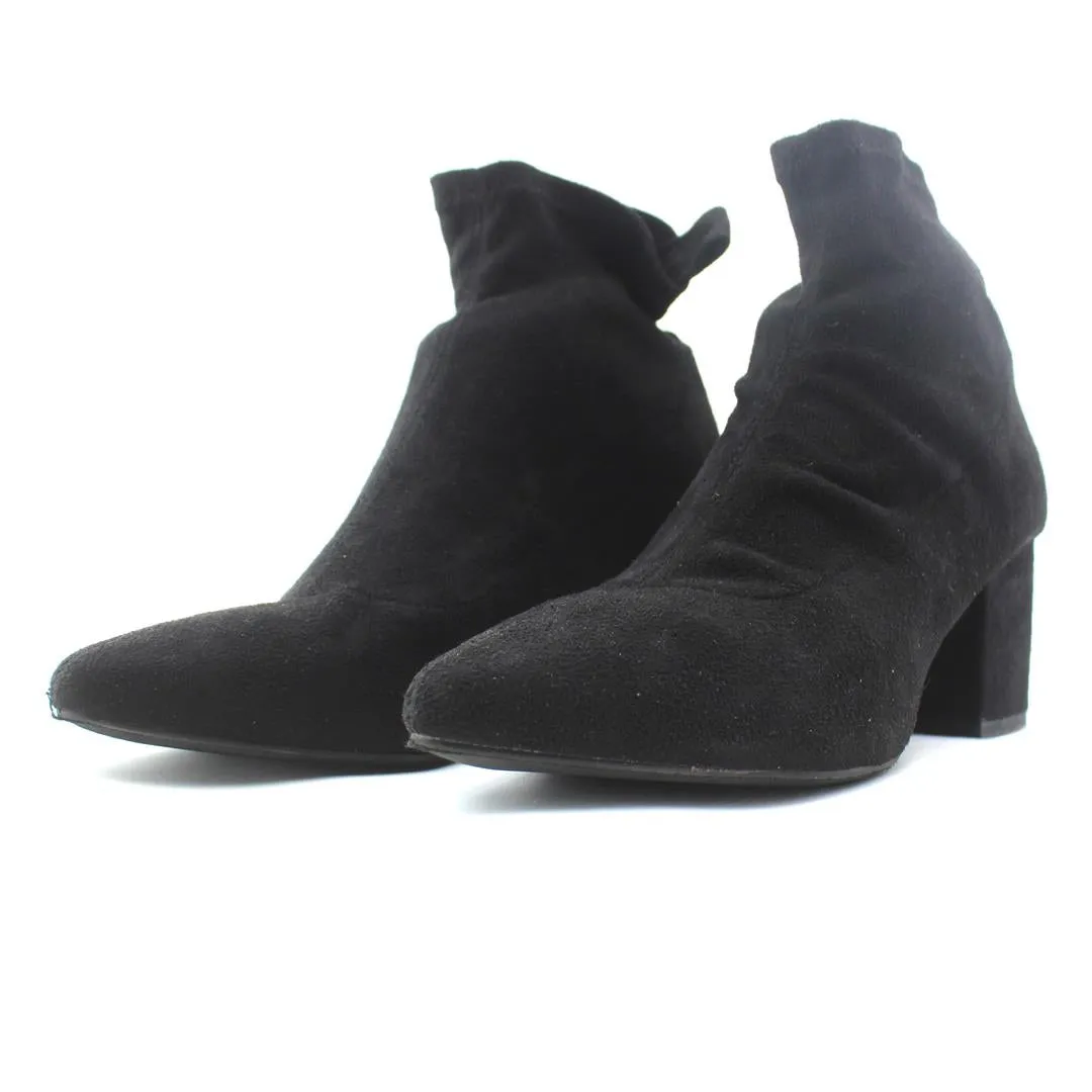 FASHION NOVA . Insulated Trail Exploration Padded Interior Mountain Climber