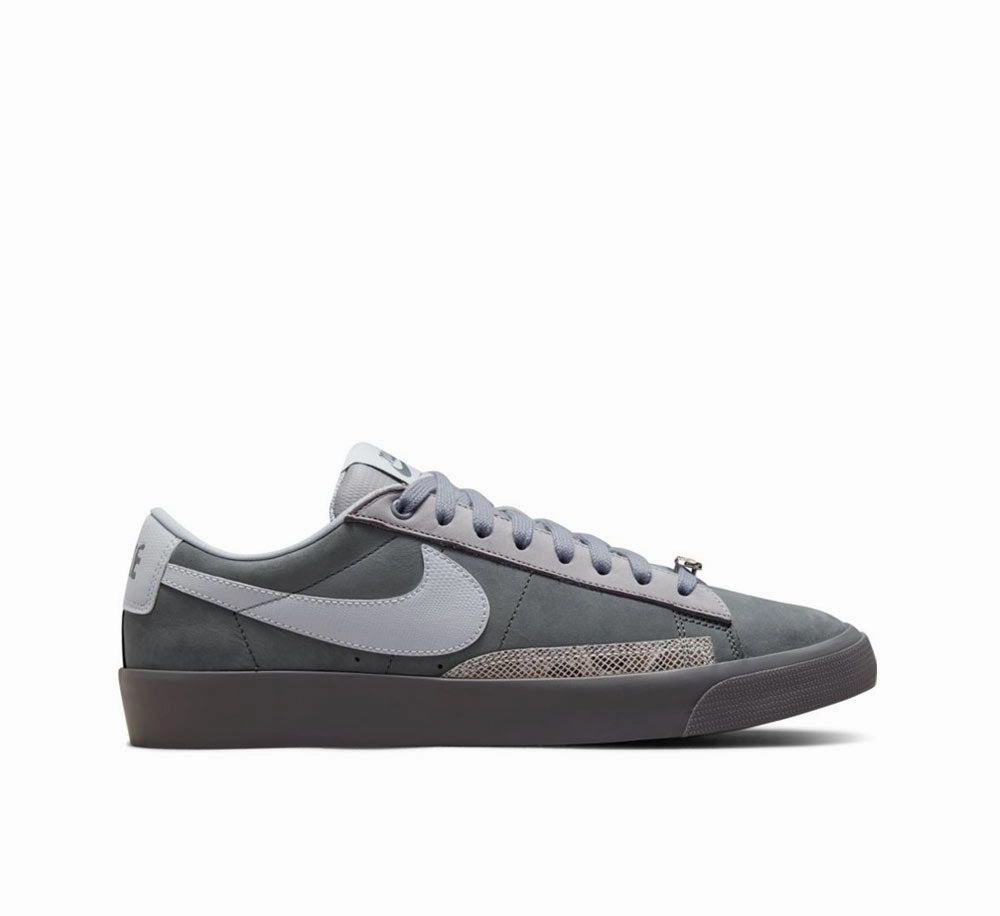 indoor mode NIKE SB ZOOM BLAZER LOW