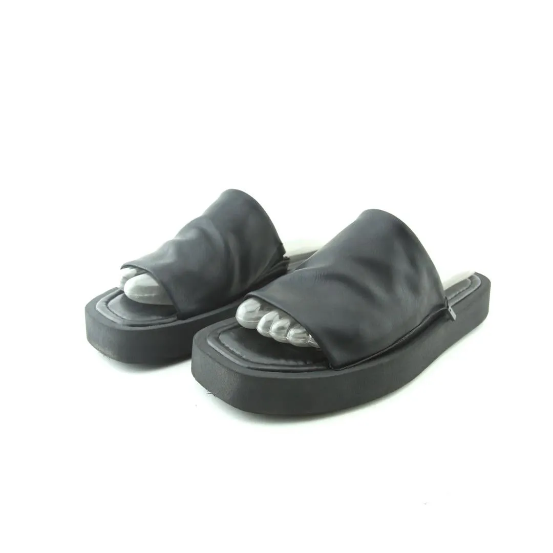 H AND M . Airflow Channeling