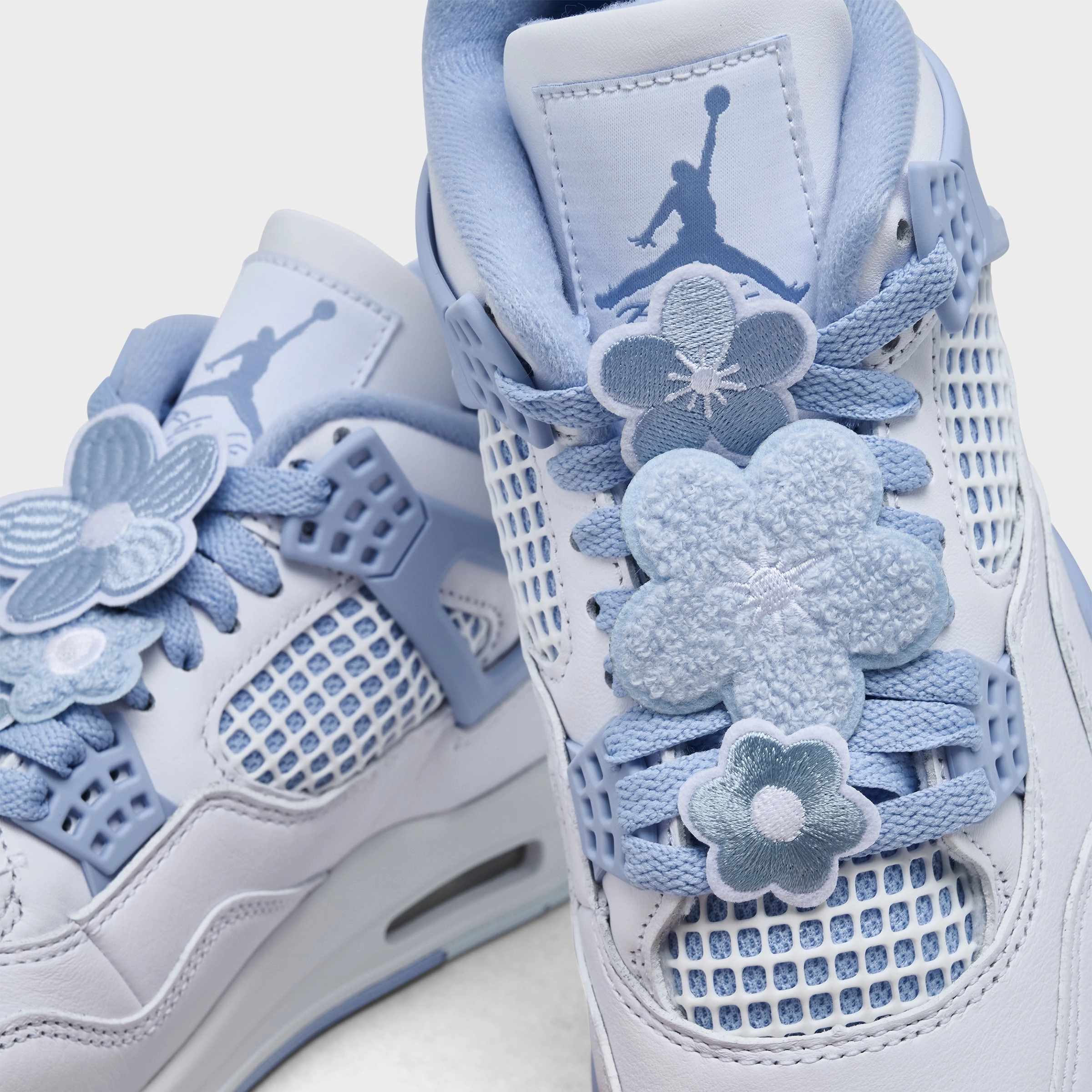 Jordan Women's 4 Retro White / Aluminum - Blue Tint Lightweight Movement Base