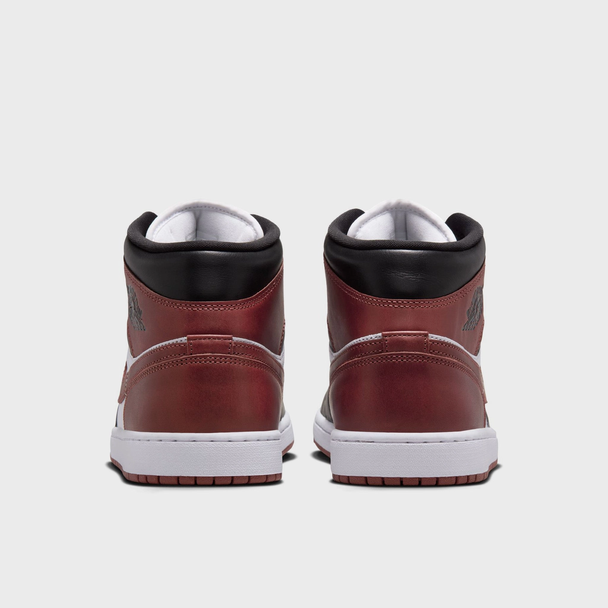 Multi Layer Foam Construction Fast Grip Jordan 1 Mid SE White / Dark Pony - Black