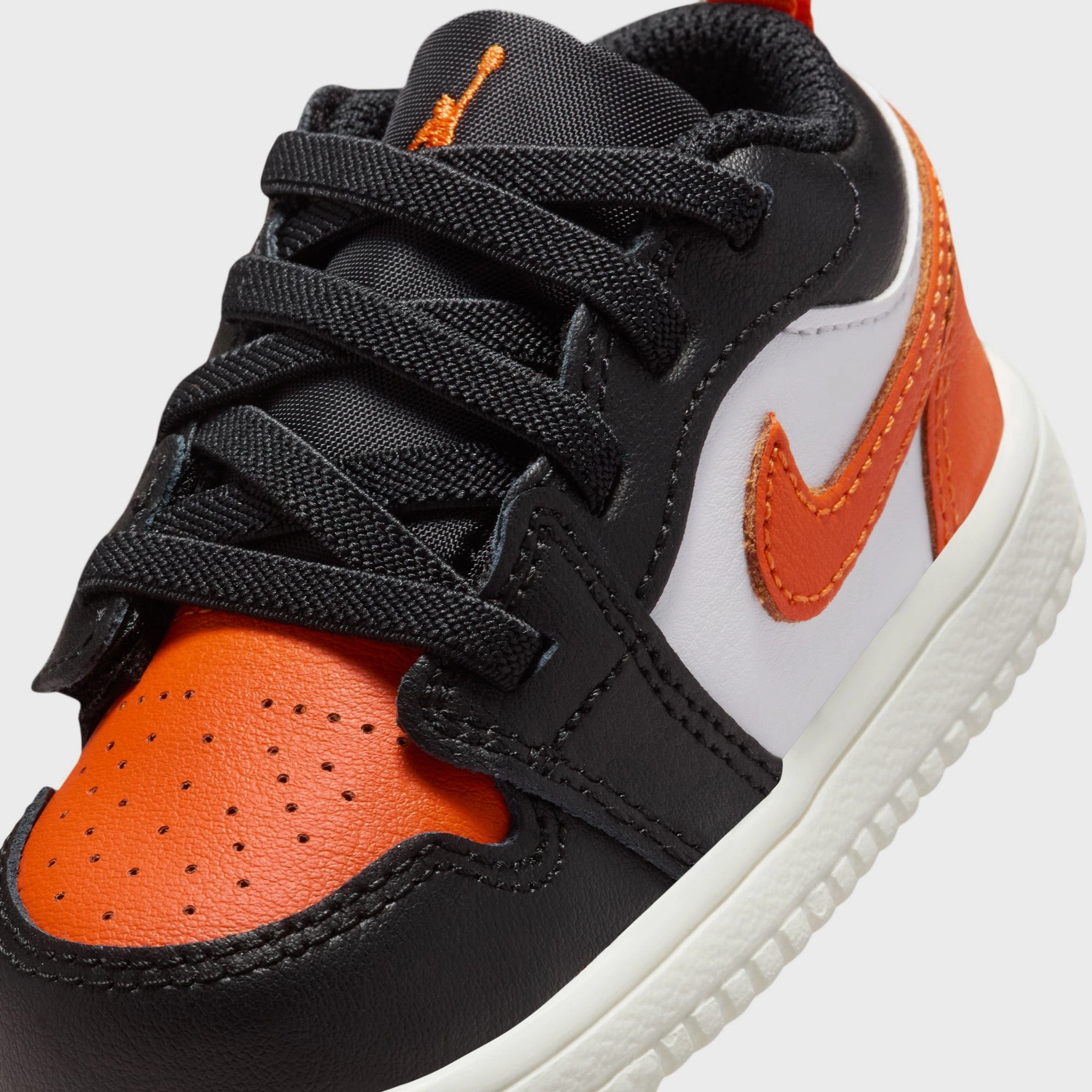 Stable platform Flexible Forefoot Groove Jordan 1 Low TD Black / Starfish - White