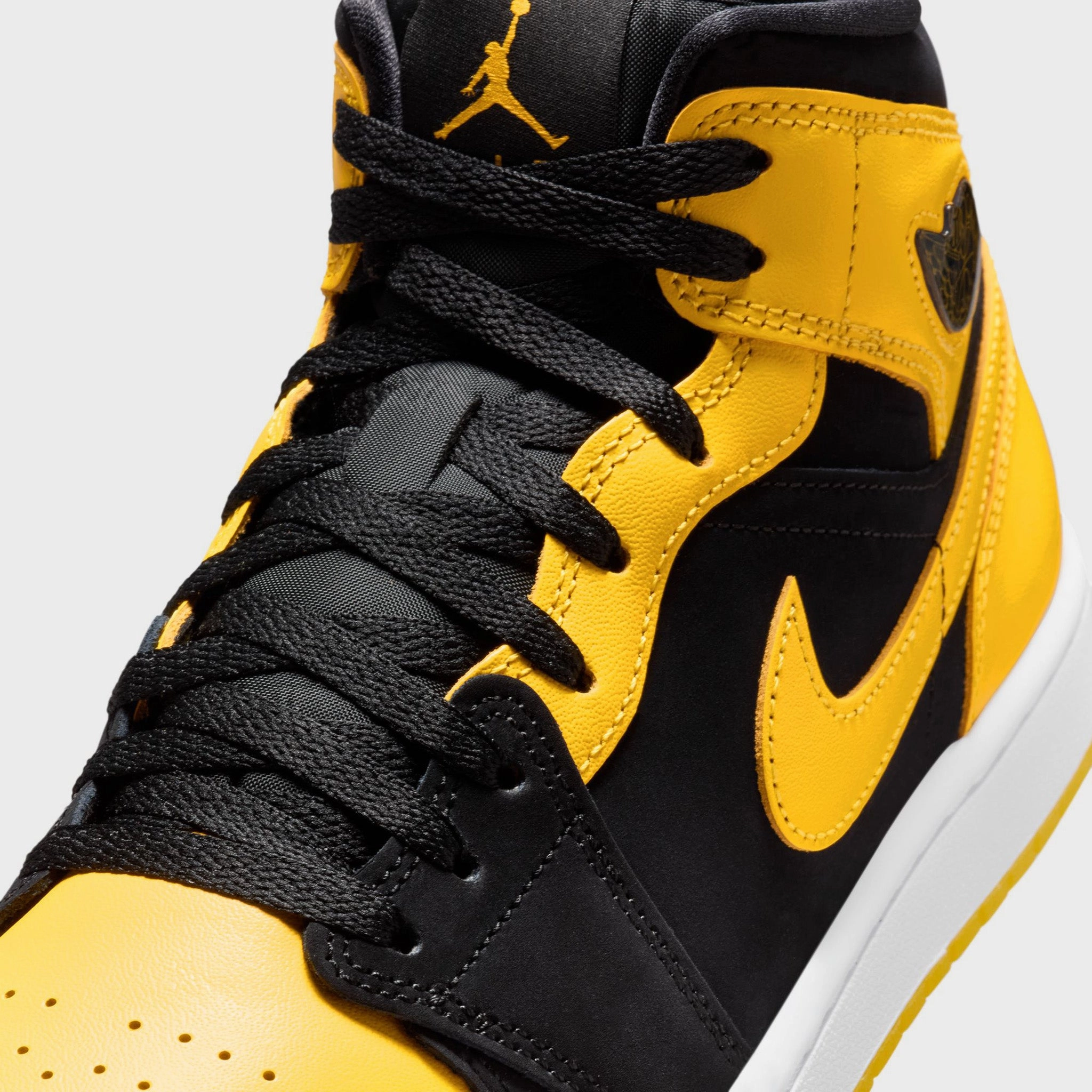 Jordan 1 Mid Black / Varsity Maize - White Comfort   Focused
