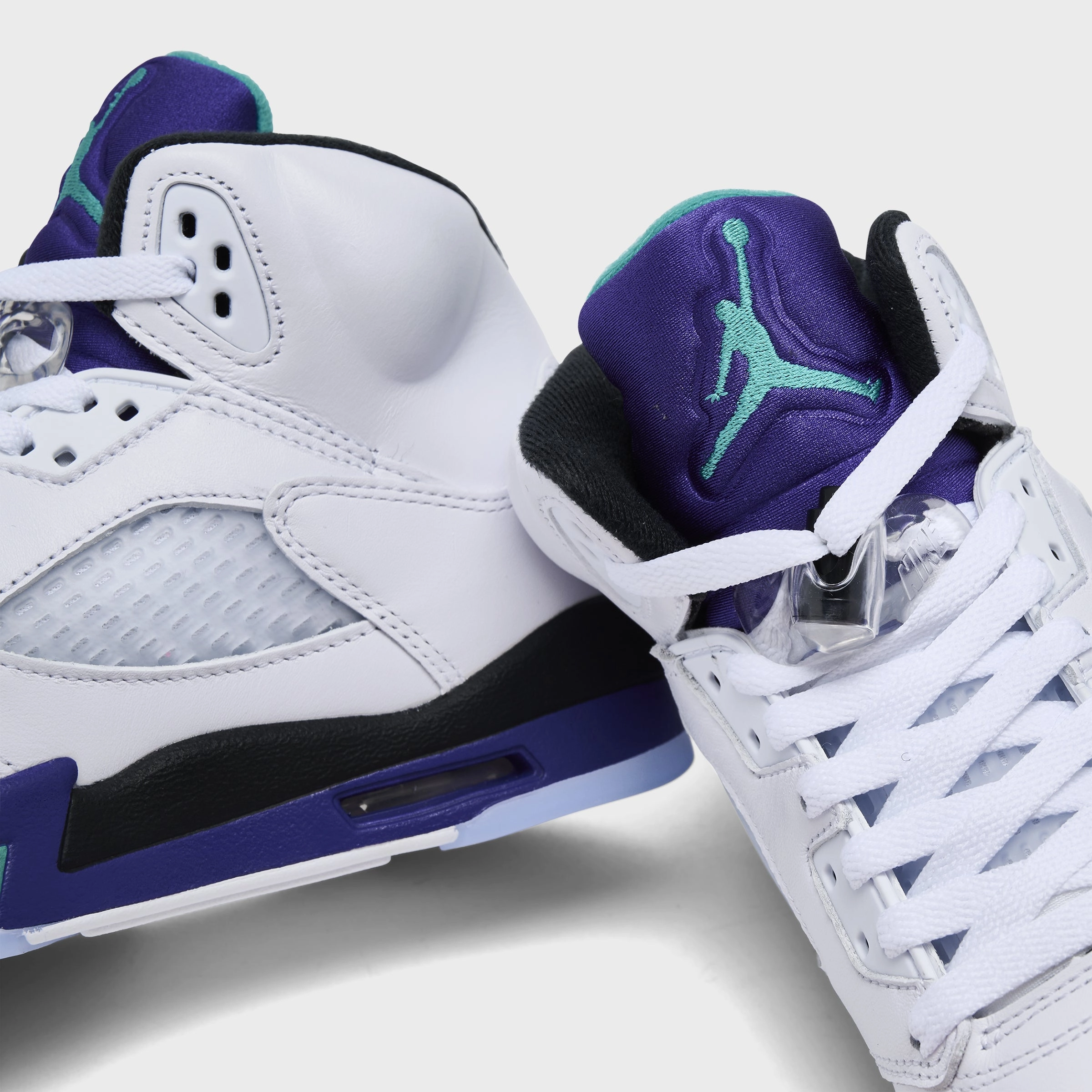 Match Ready Structure Supportive structure Jordan 5 Retro OG GS White / New Emerald - Grape Ice