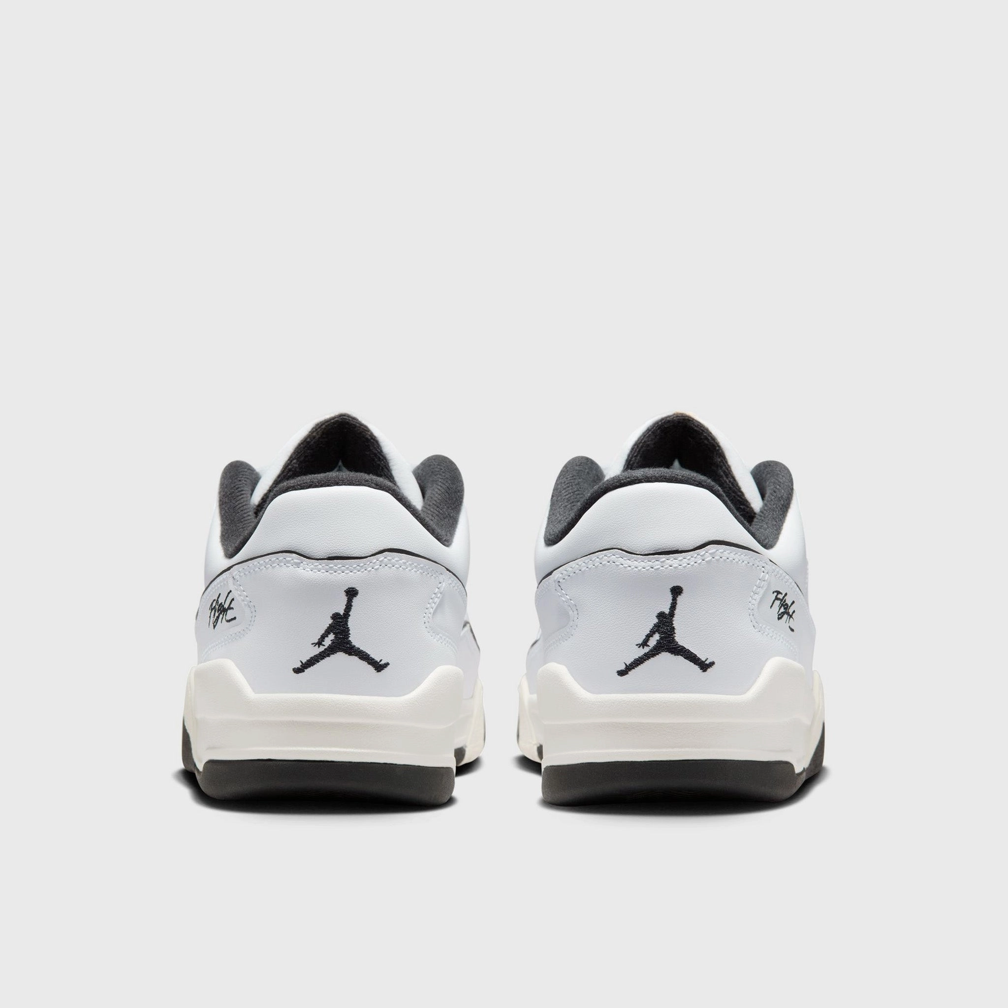 Jordan Flight Court White / Black - Sail Dynamic support Compression Cushioning
