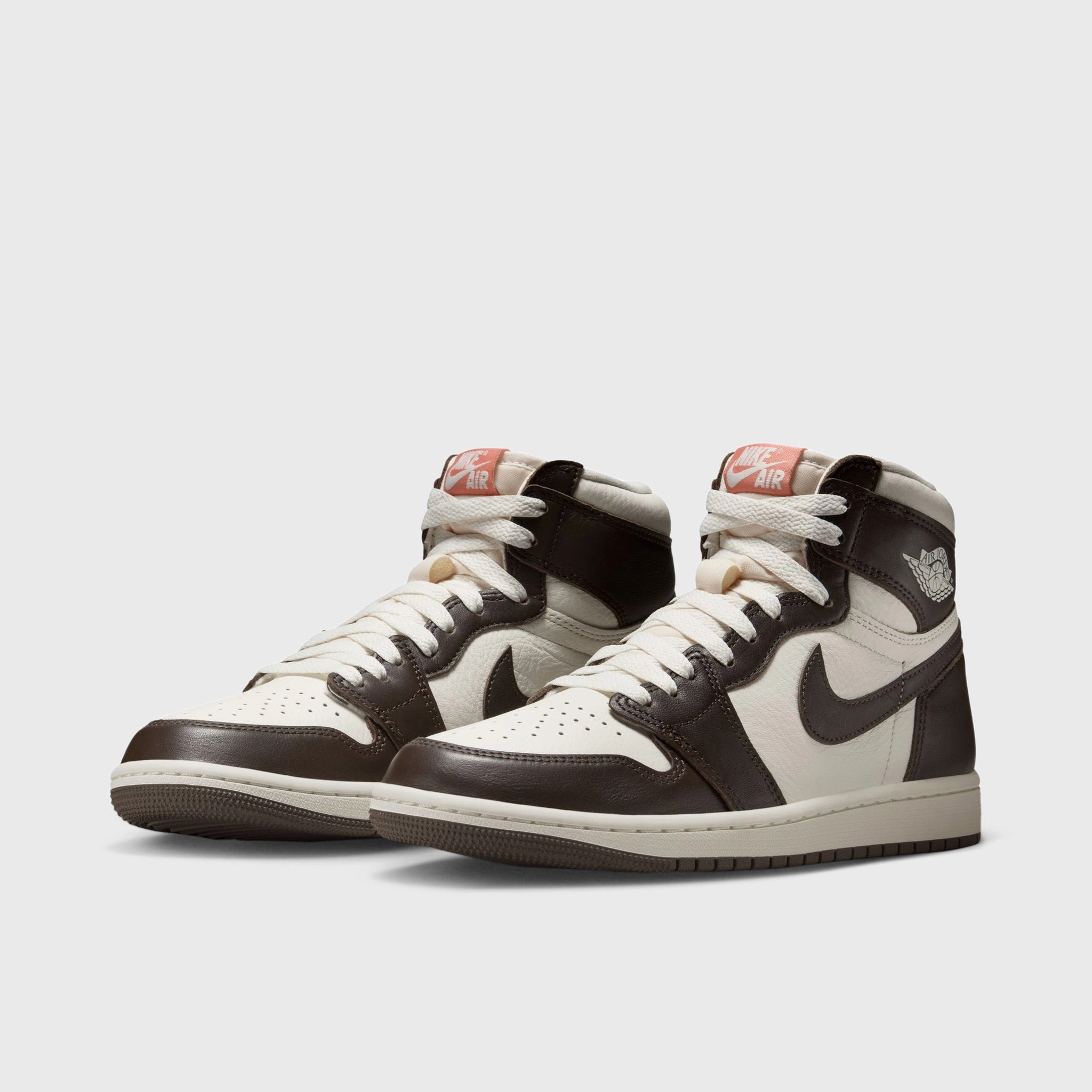 Street Tough Quick Drying Lining Jordan Women's 1  Retro High OG Baroque Brown / Sail - Light Madder Root