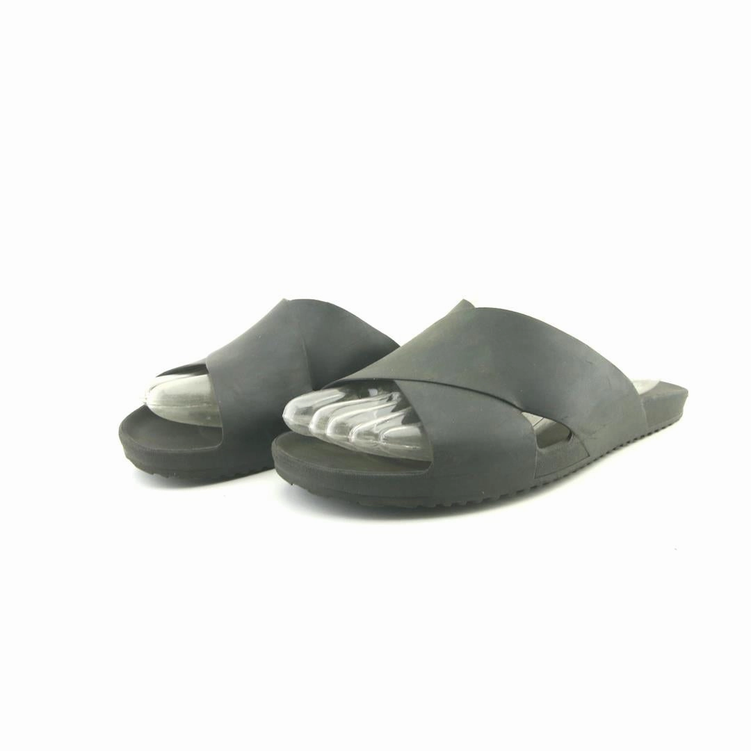 OKA BEE . Track Hike Gym Street