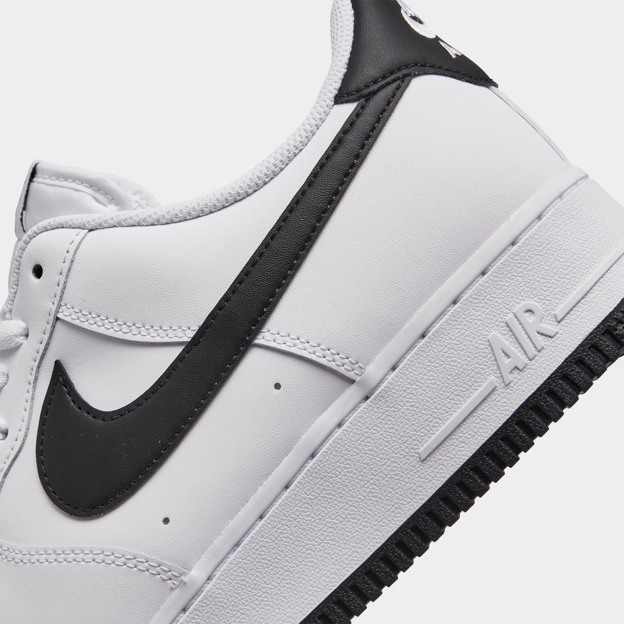 Nike Air Force 1 '07 White / Black - White Sturdy Construction
