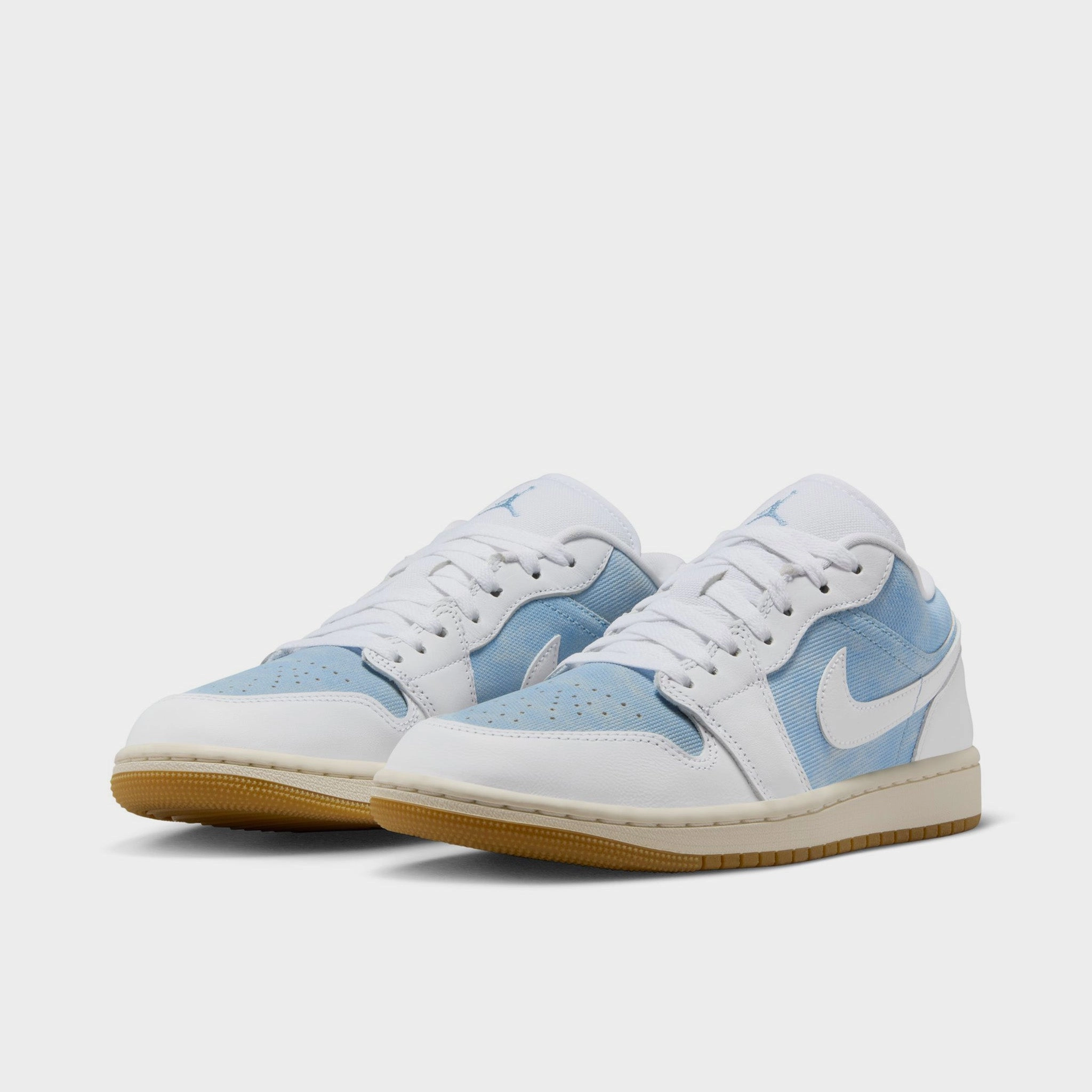 Jordan Women's 1 Low SE Worn Blue / White - Gum Light Brown Dynamic Support System