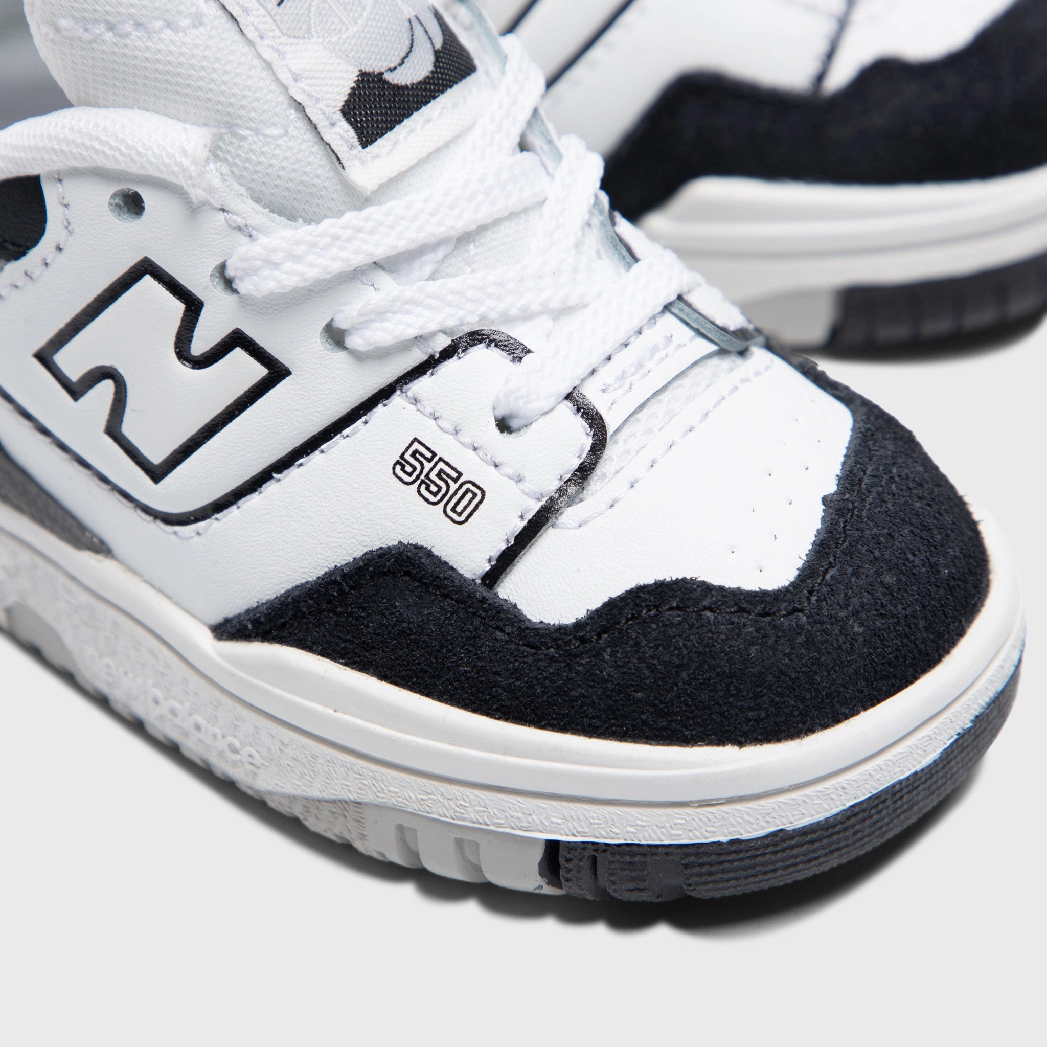 Optimal Movement Elite performance New Balance Infants' 550 White / Black