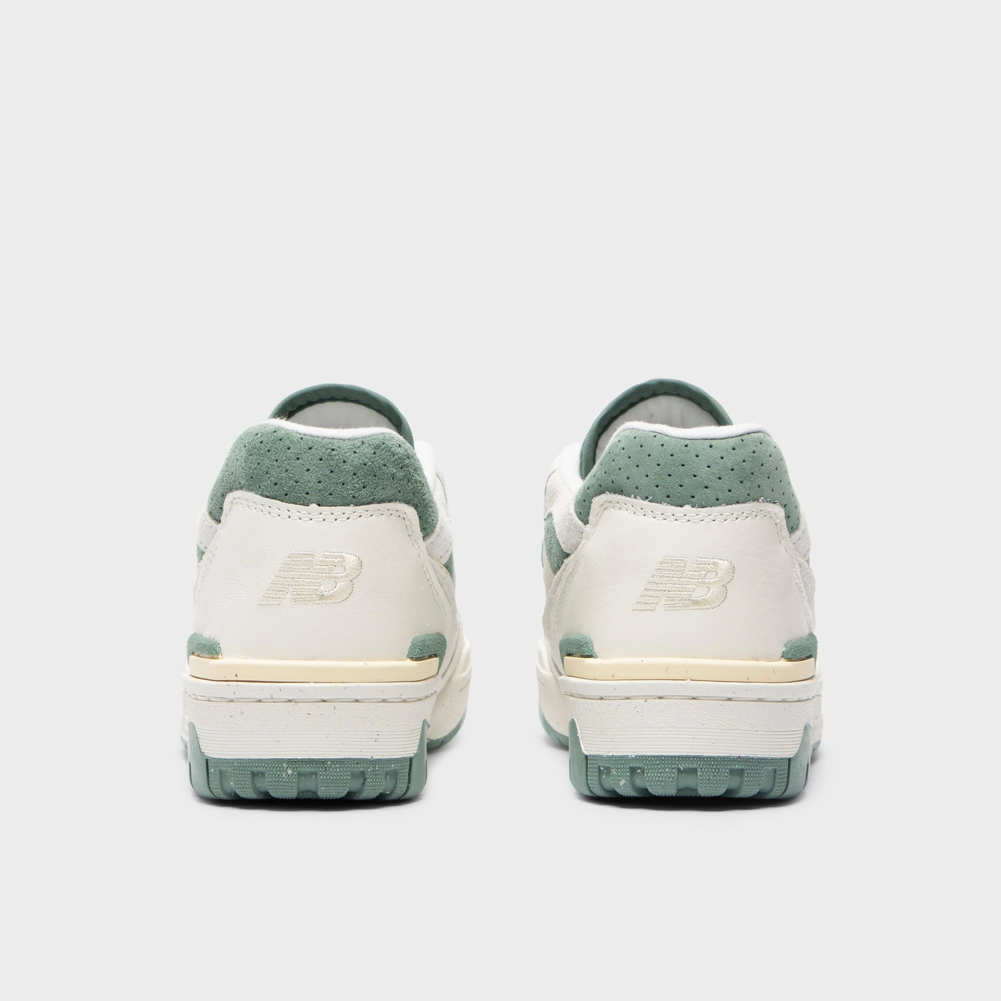 Comfort Traction New Balance Women's 550 Sea Salt / Dark Juniper