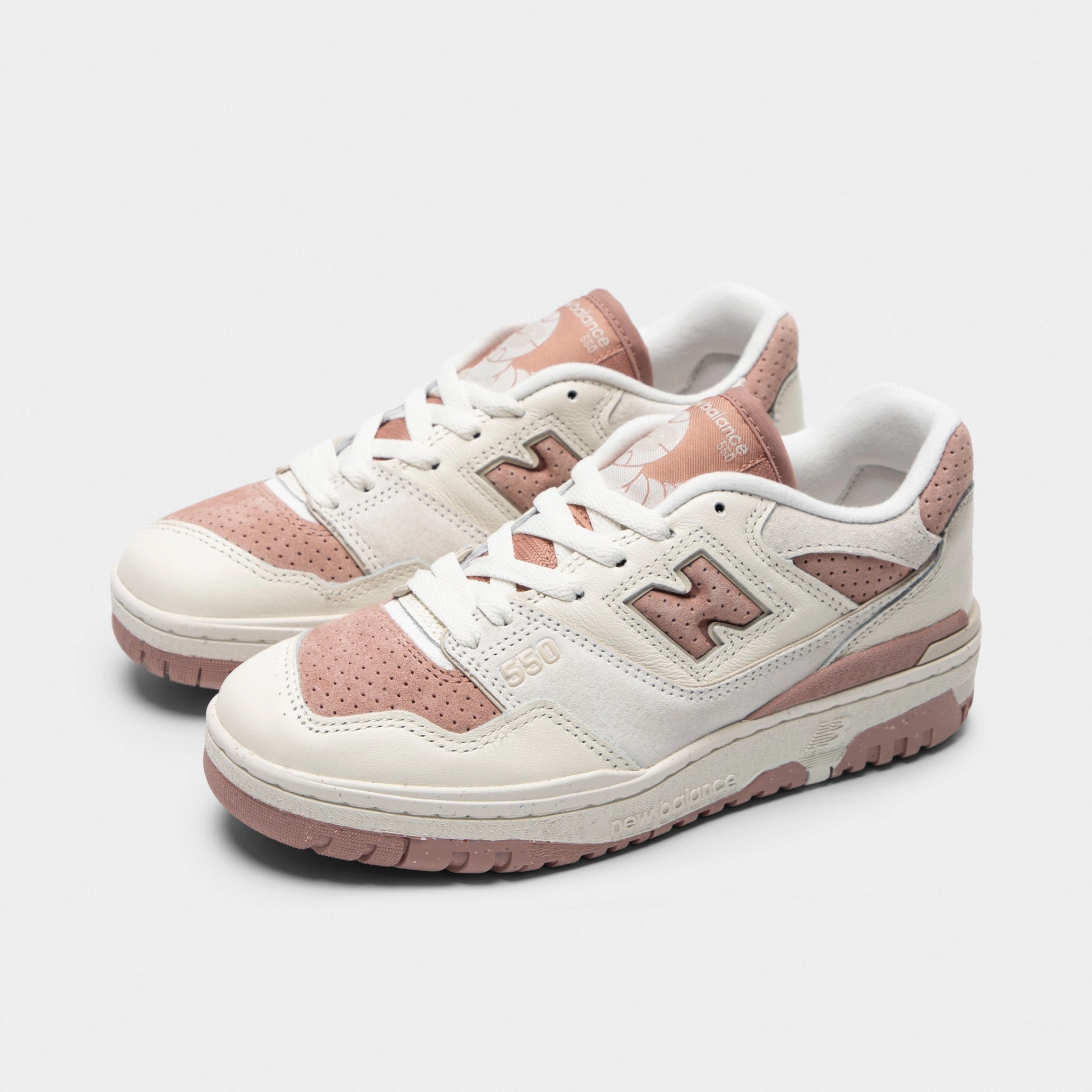Lightweight Cage Structure New Balance Women's 550 Sea Salt / Landslide
