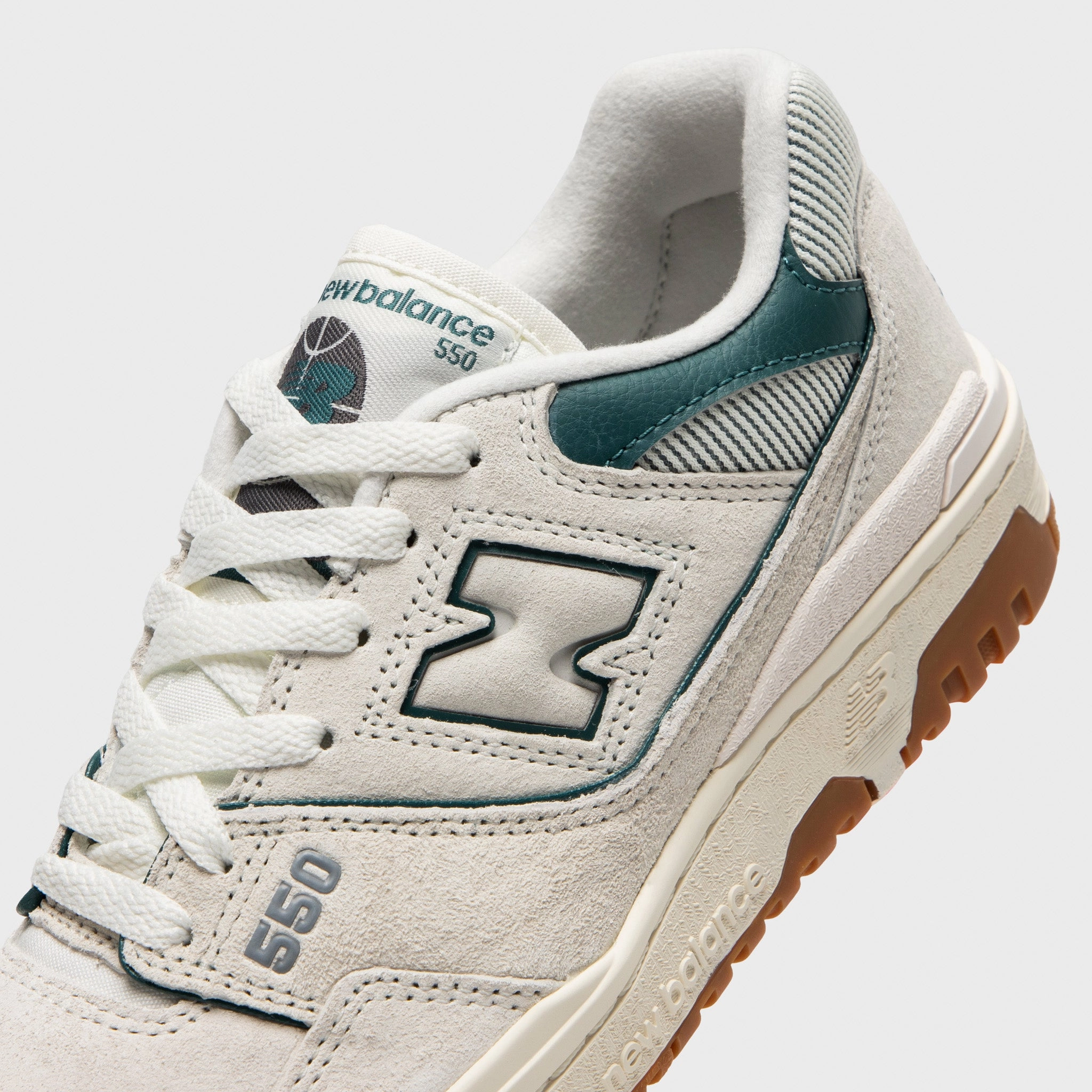 New Balance Women's 550 Sea Salt / New Spruce Foot Agility Comfortable Collar