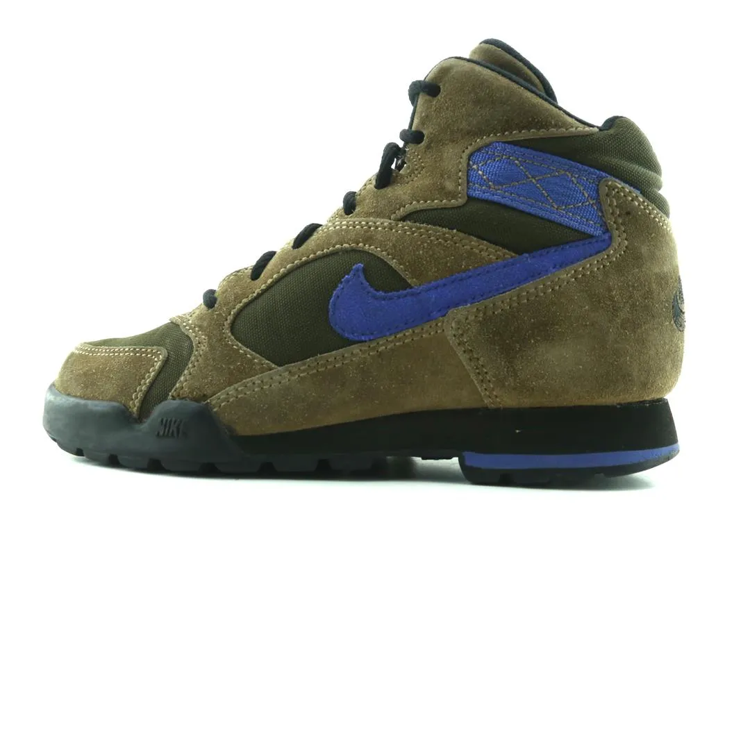 Steady Hike NIKE  ACG CALDERA