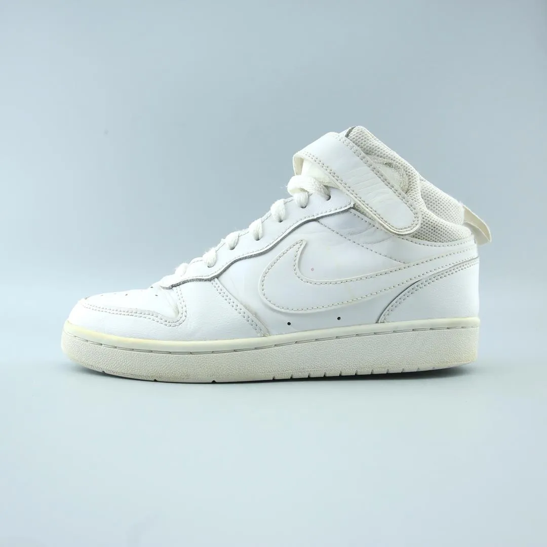 Soft Insole Sleek Detail NIKE COURT BOROUGH MID 2