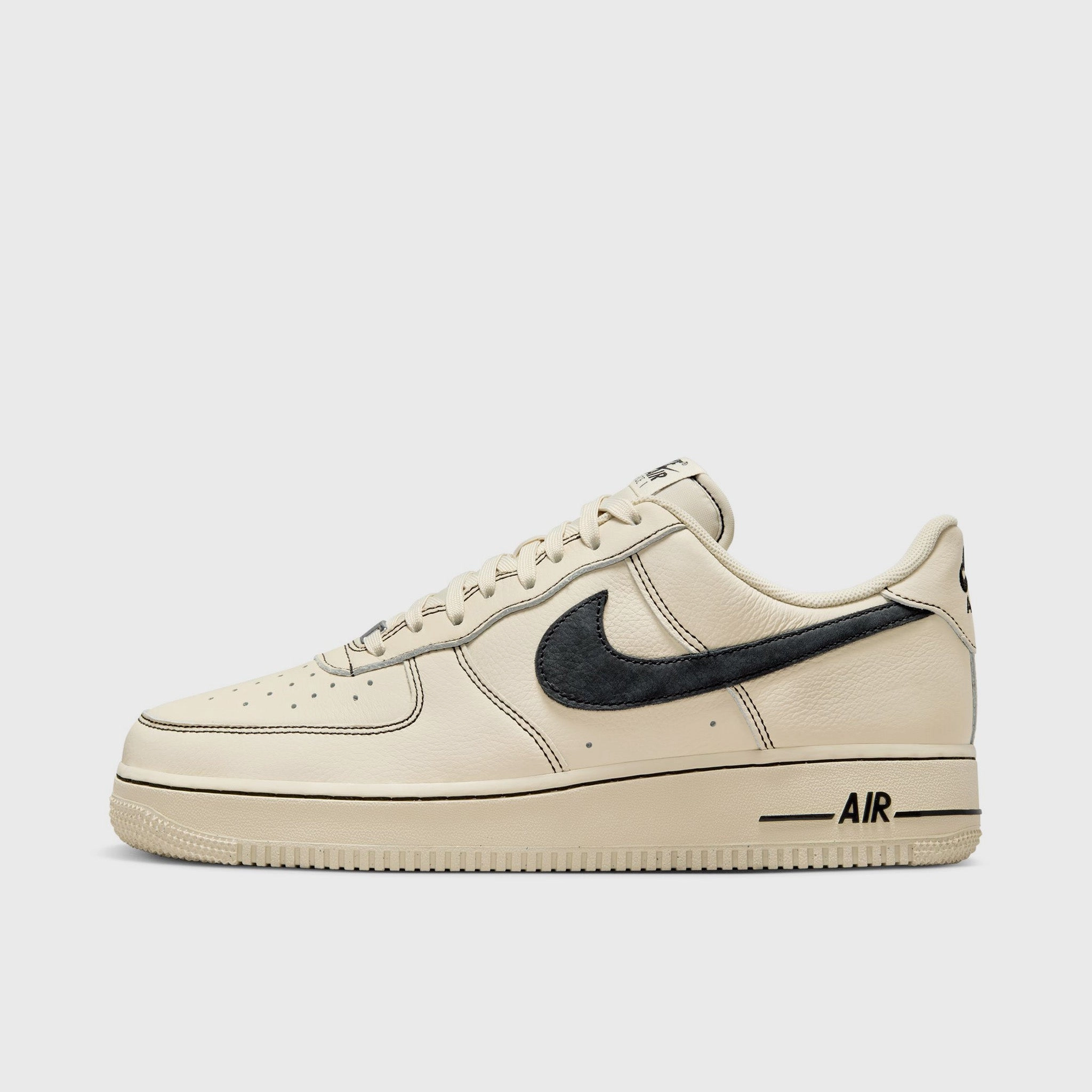 Puncture   Resistant Ultra Responsive Cushion Nike Air Force 1 '07 LV8 Light Khaki / Black