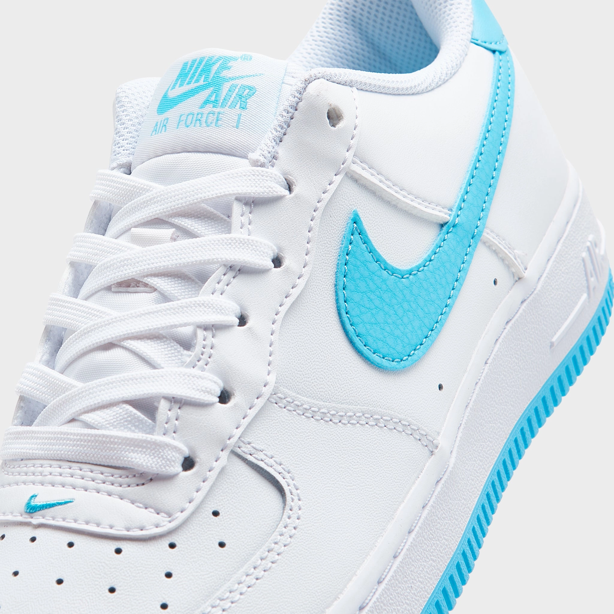 Breathable Quarter Panel Nike Air Force 1 GS White / Aquarius Blue - White