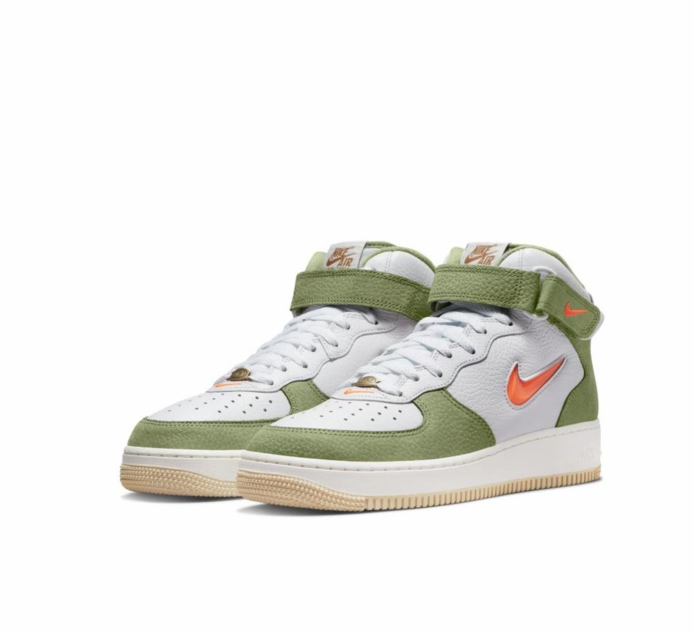 All-Weather Design NIKE AIR FORCE 1 MID QS