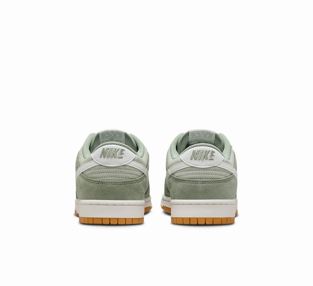Nike Dunk Low Retro SE Relaxed Walk Step Control