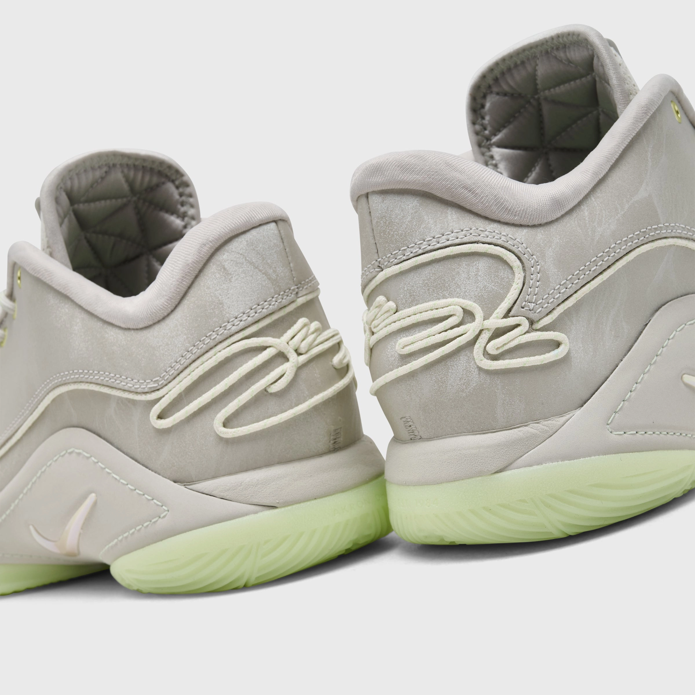 Non-Slip Design Nike Lebron XXII Light Bone / Soft Pearl - Vapor Green