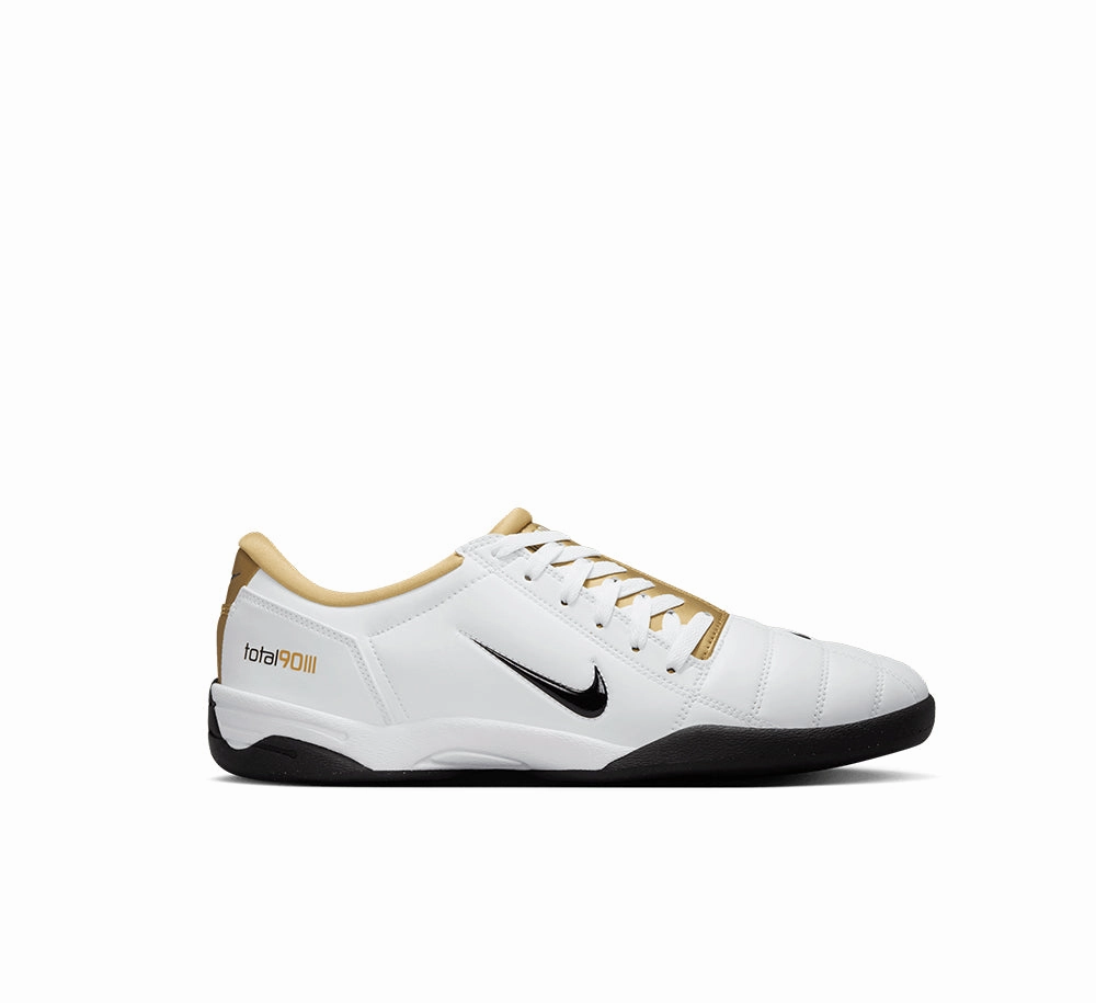 Soft Base Padded Tongue Design Nike Total 90 SP