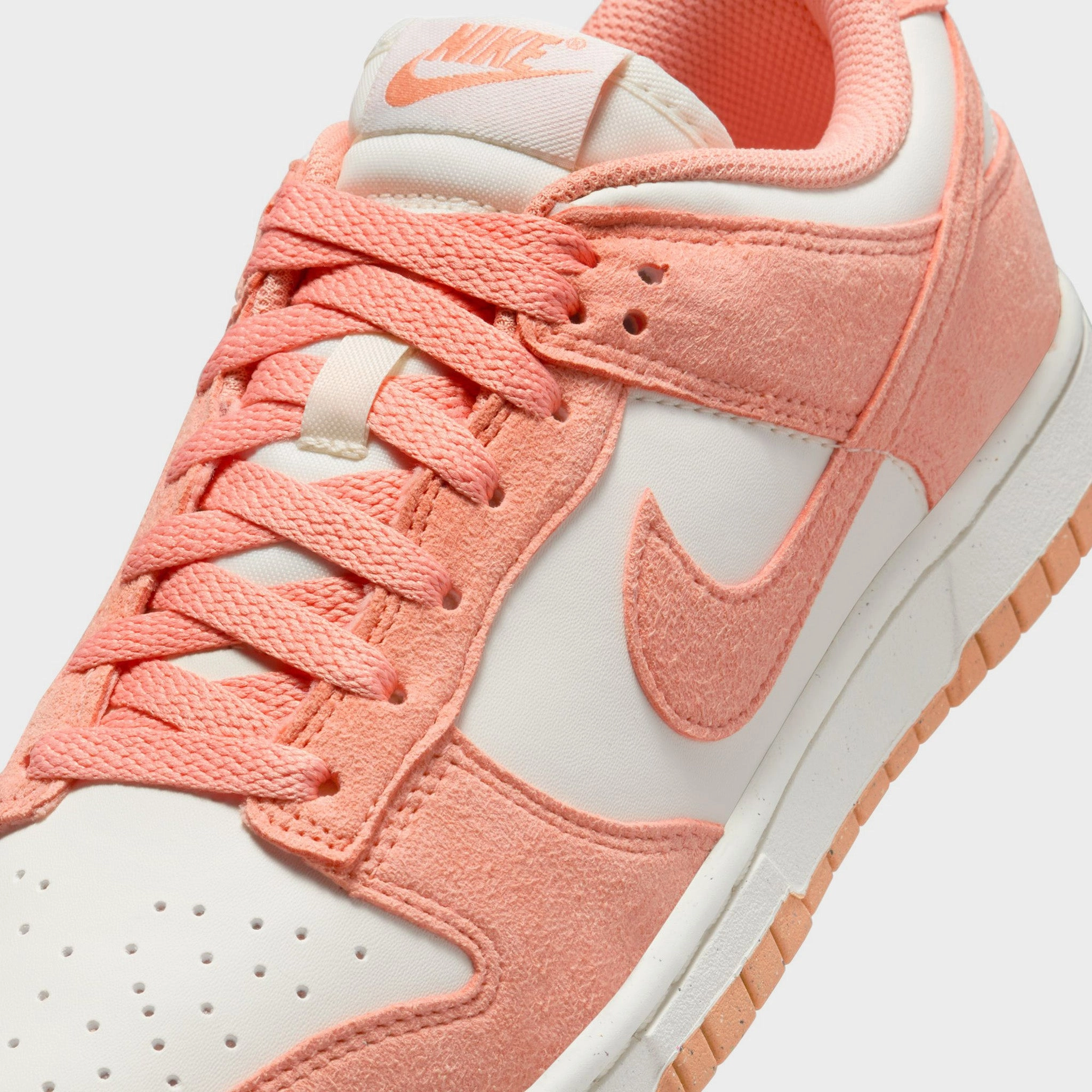 Endurance Performance Torque Control Nike Women's Dunk Low Soft Pearl / Apricot Agate - White