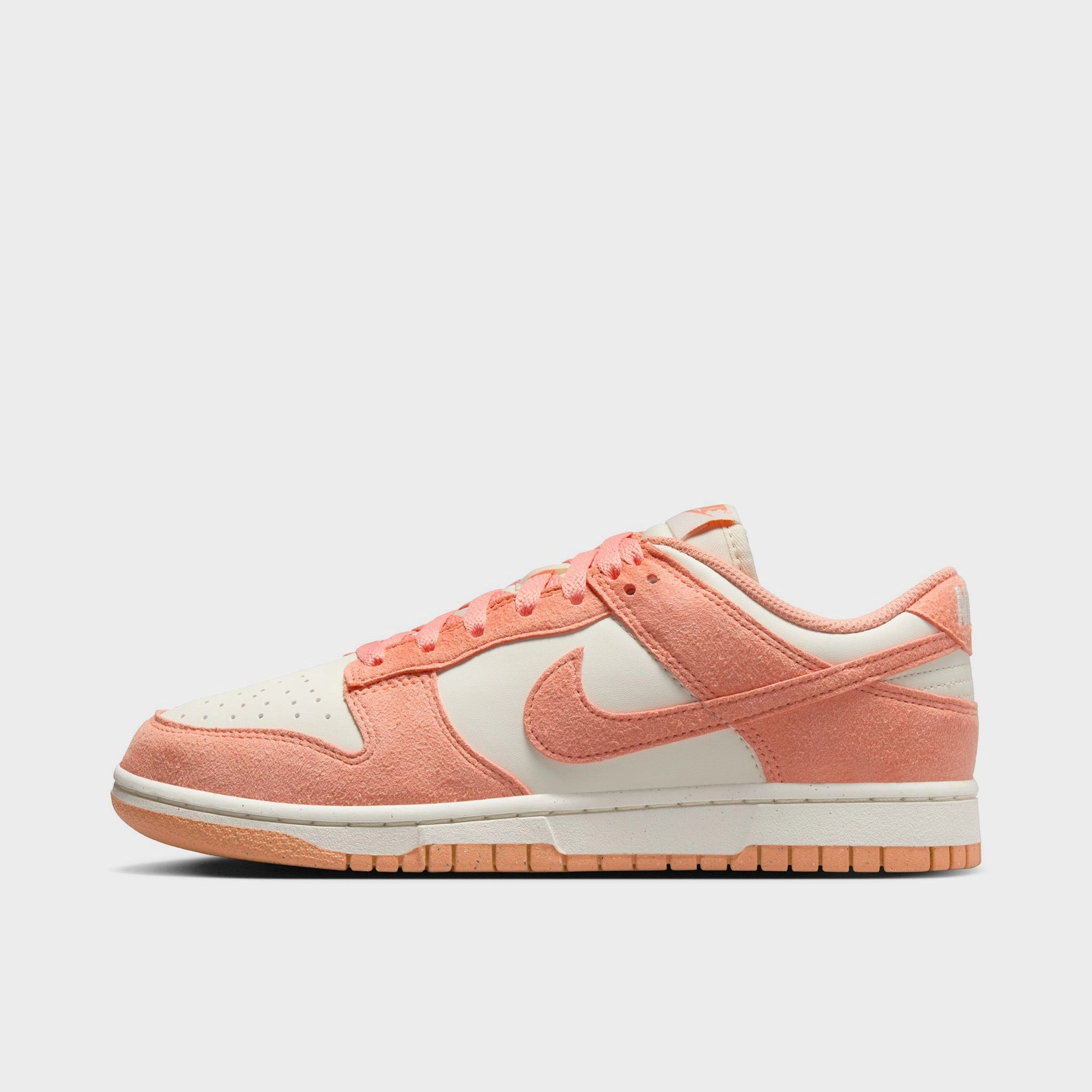 Compression Molding Construction Posture Alignment Nike Women's Dunk Low Soft Pearl / Apricot Agate - White