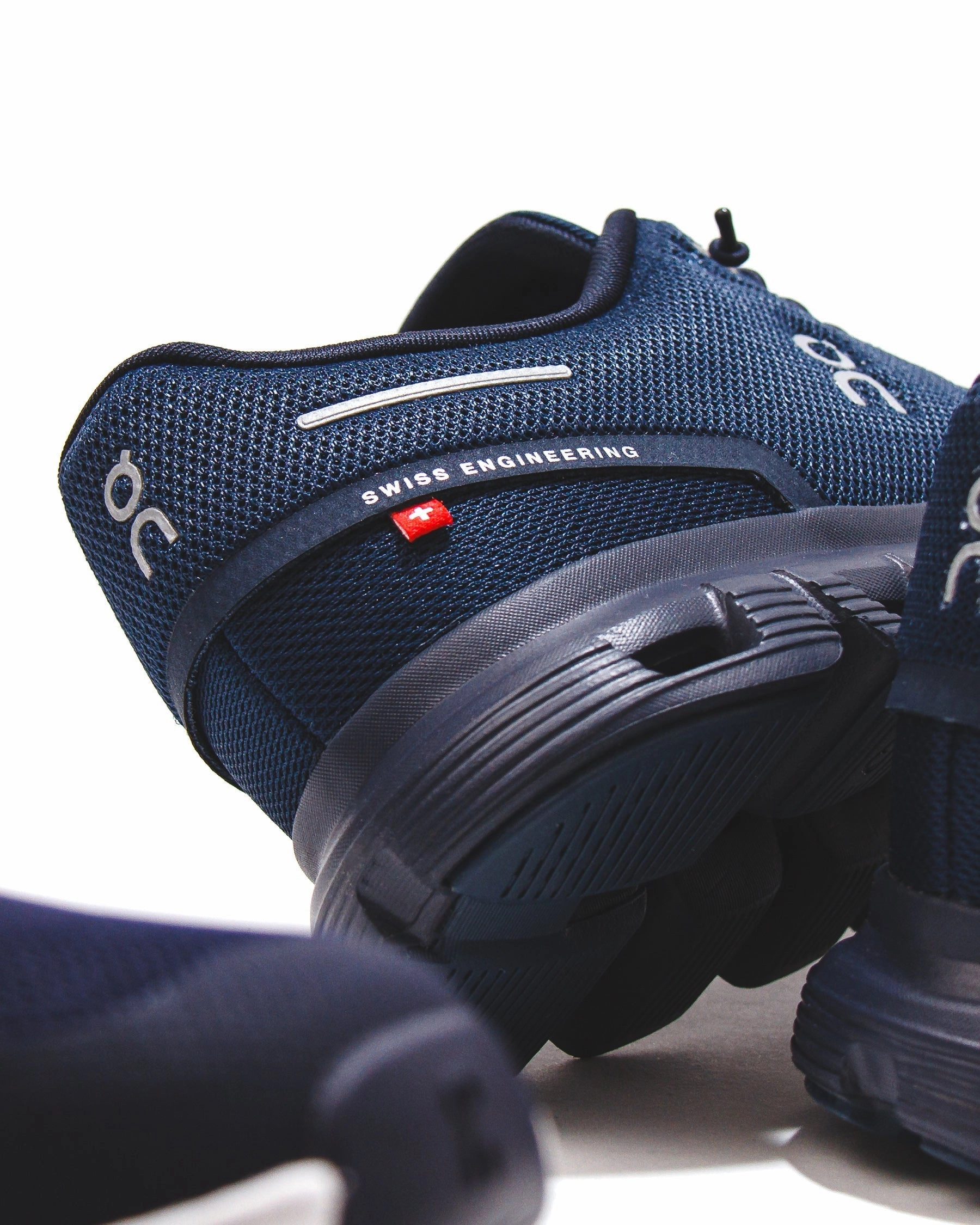 ON Men Cloud 6 Midnight White Core 3MF10070692 Ergonomic Shape