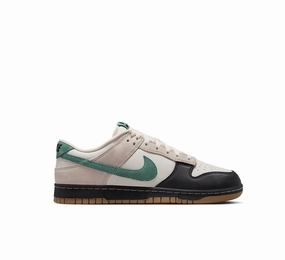 Long Stroll Nike Dunk Low Retro