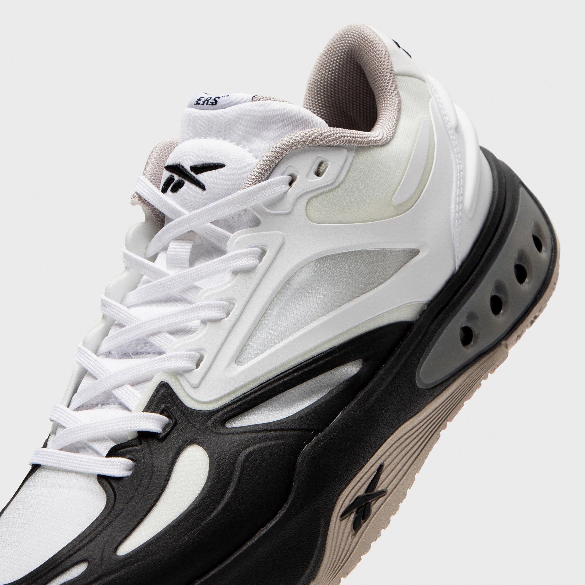 Sneakers Trendy Wide Base Design Reebok Engine A White / Black