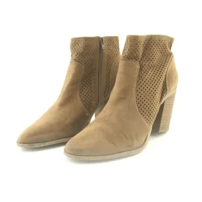 UNIVERSAL THREAD . Waterproof Upper Ergonomic Arch Design