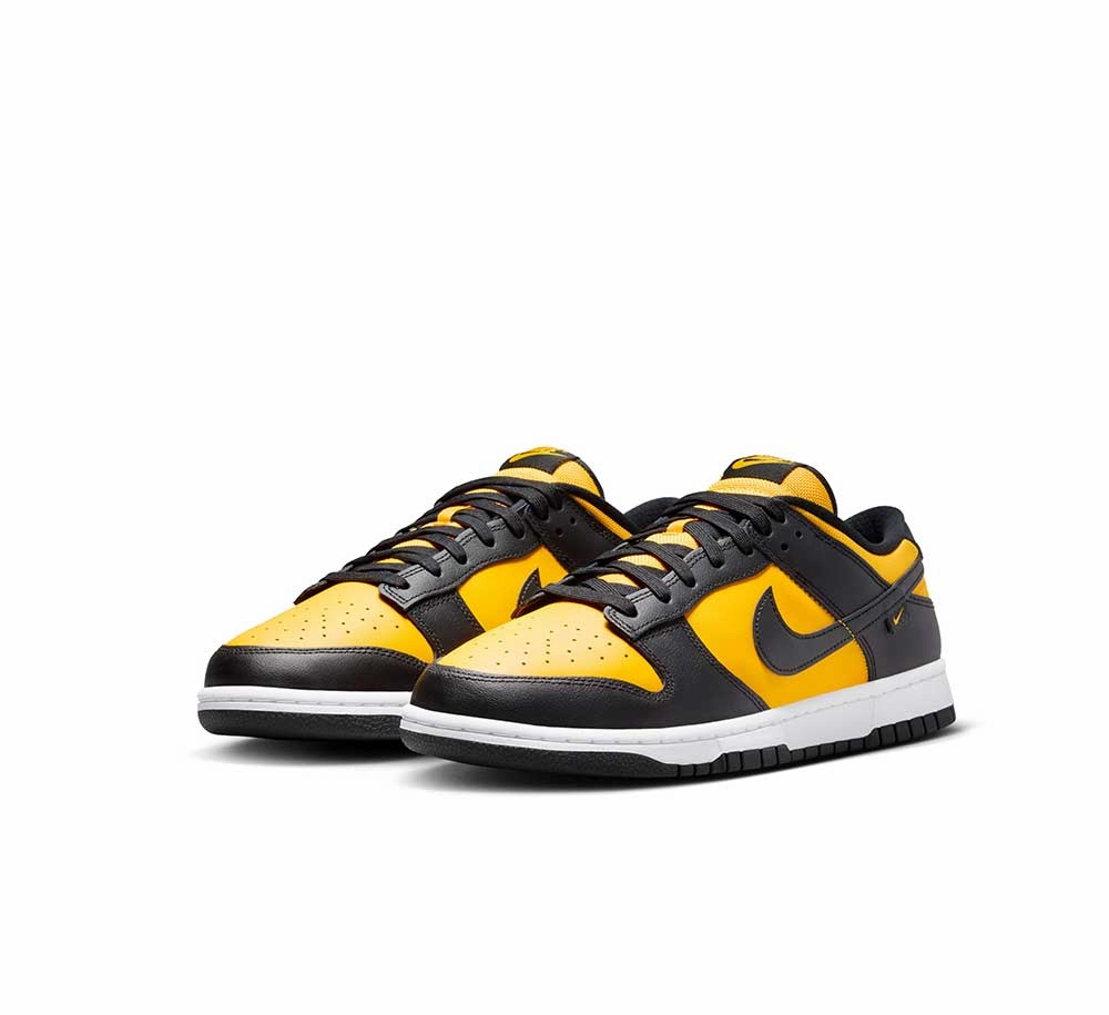 Pull on Comfortable Forefoot Nike Dunk Low Retro