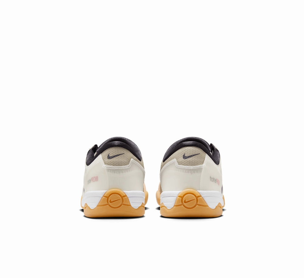 Nike Total 90 Pet Pace