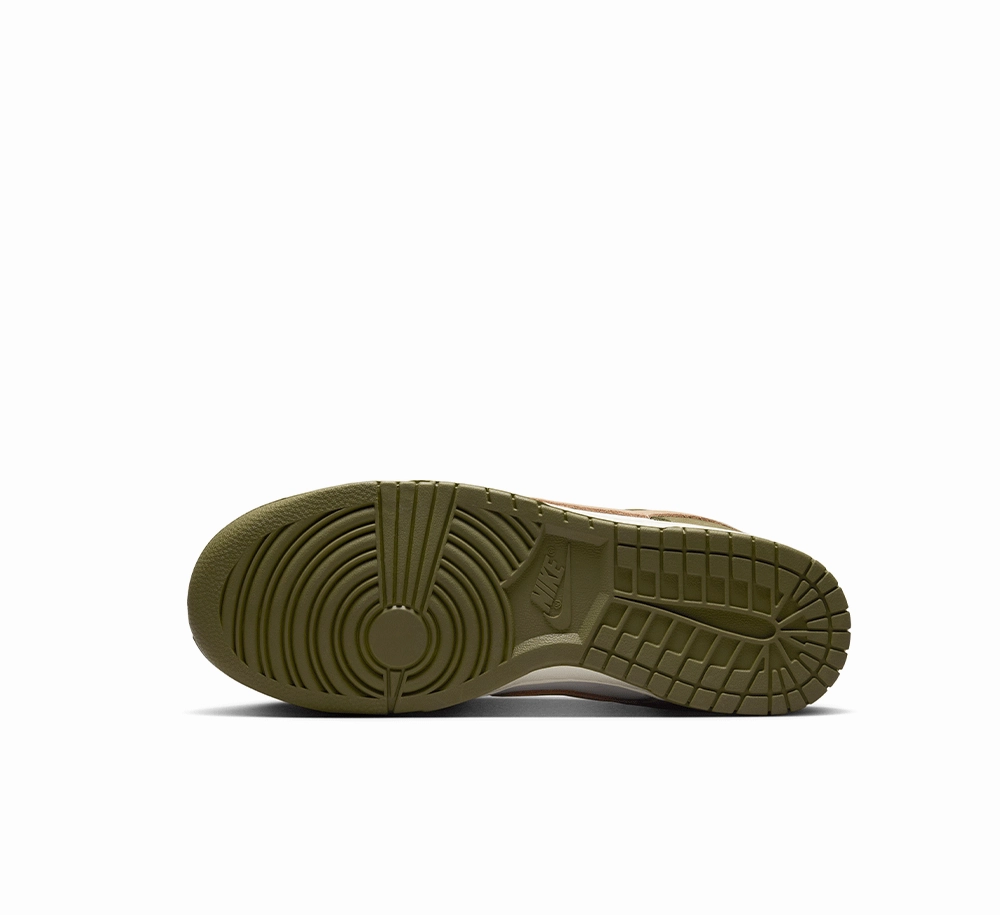 Nike Dunk Low Retro Premium Platform Style Fast Motion