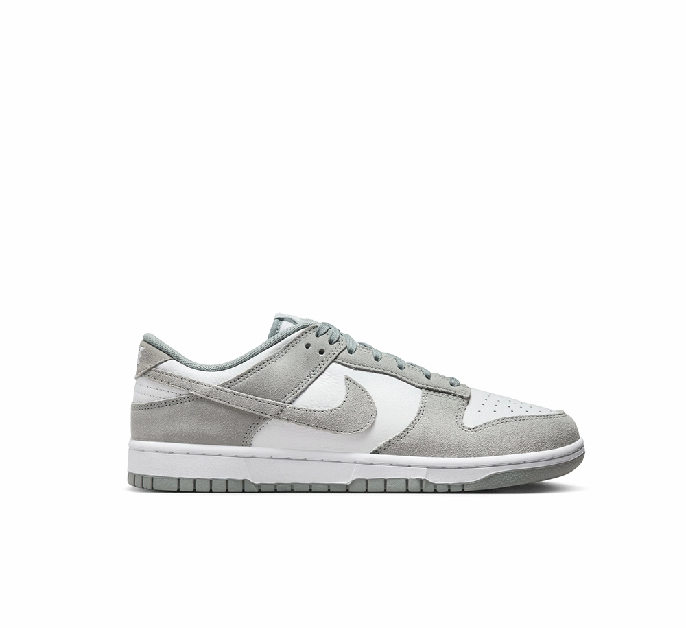 Flexible Fabric Nike Dunk Low Retro