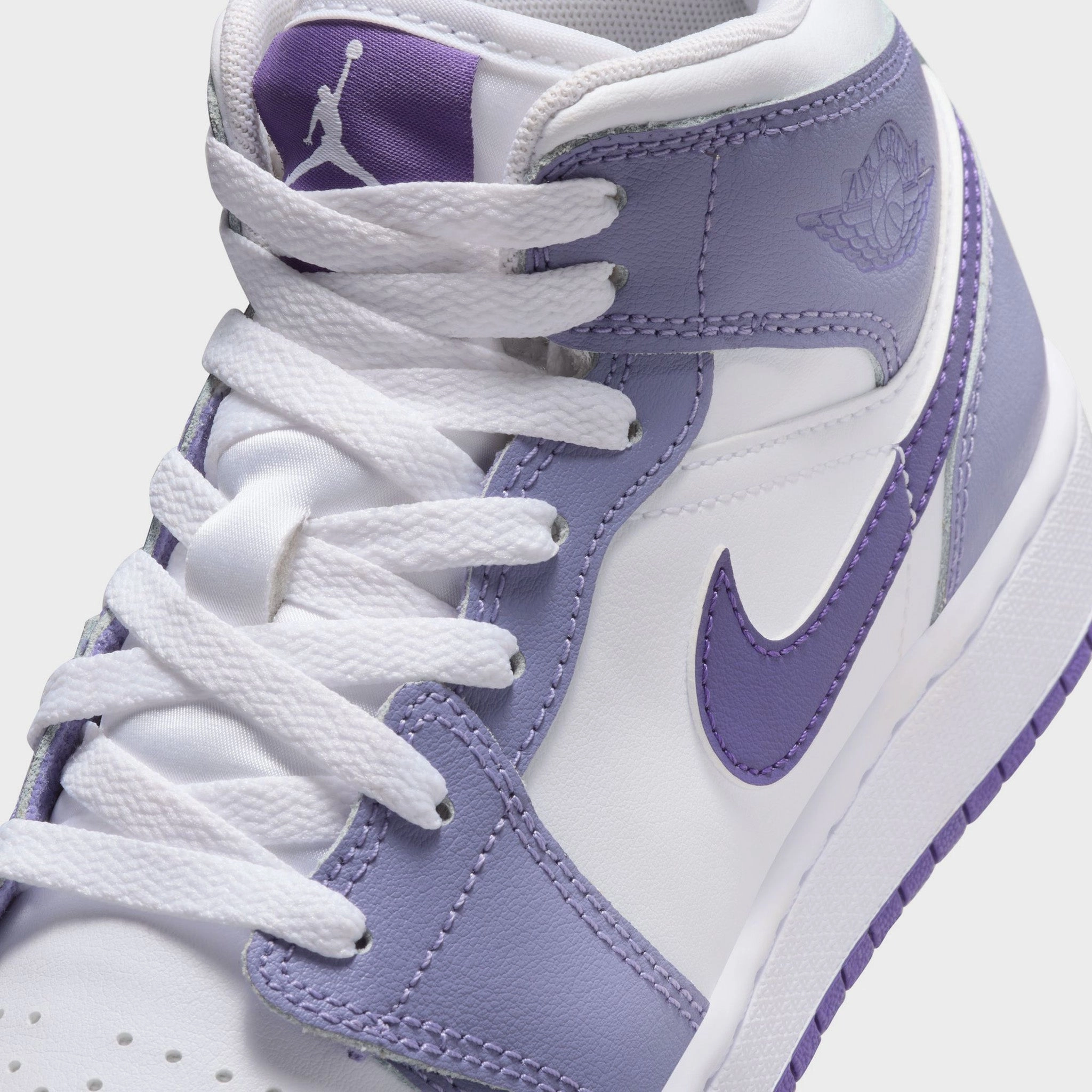 Jordan 1 Mid GS Dusty Amethyst / Court Purple - White Light Foam Layer Foot Strike Control