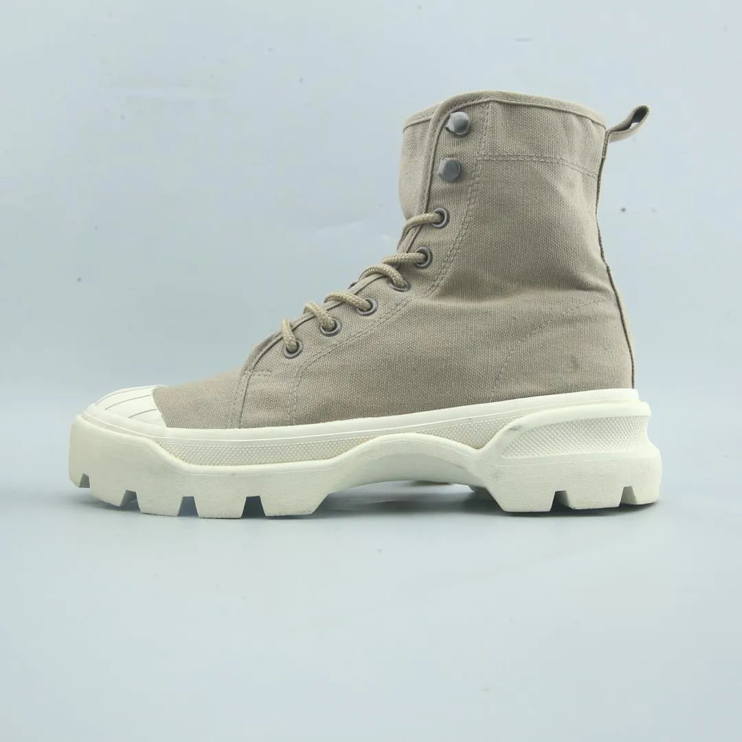 H&M . Compact Form Slip On