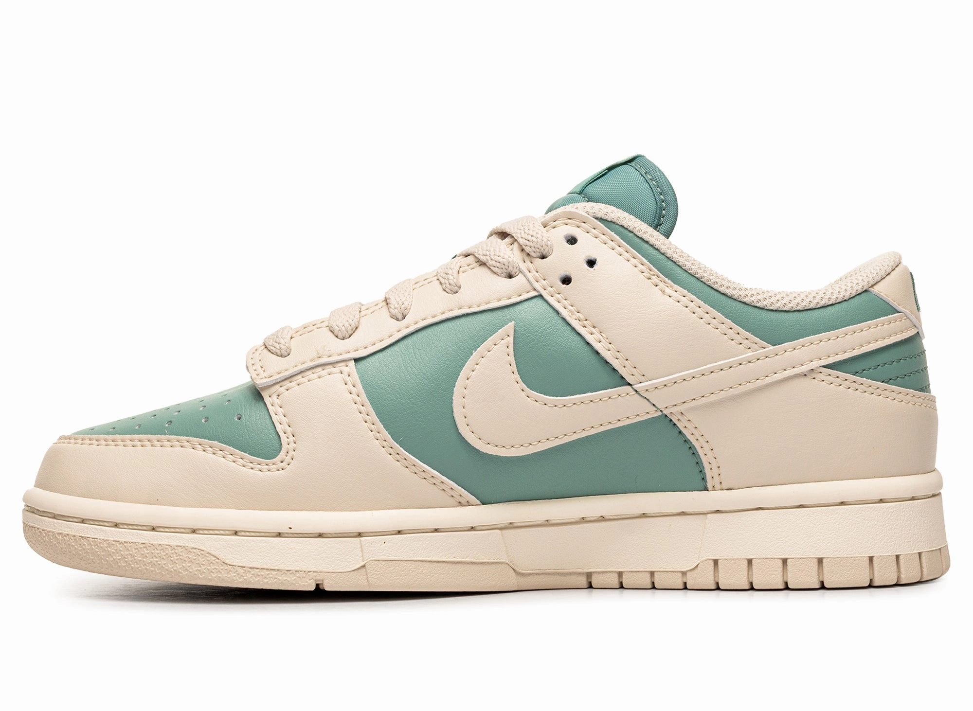 Smooth   finish Women's Nike Dunk Low