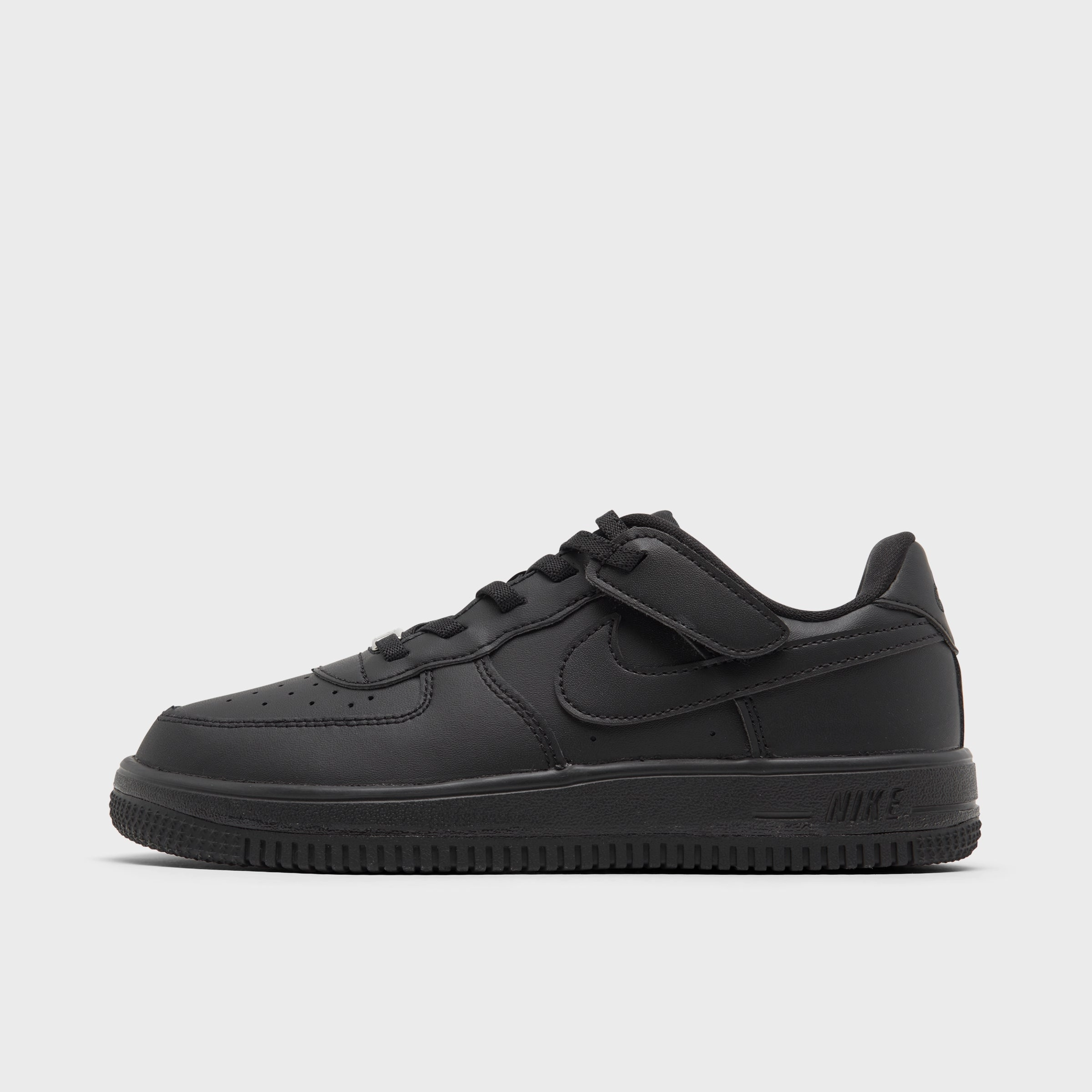 Ventilated Collar Design Thermo Regulating Materials Nike Air Force 1 Low EasyOn PS Black / Black