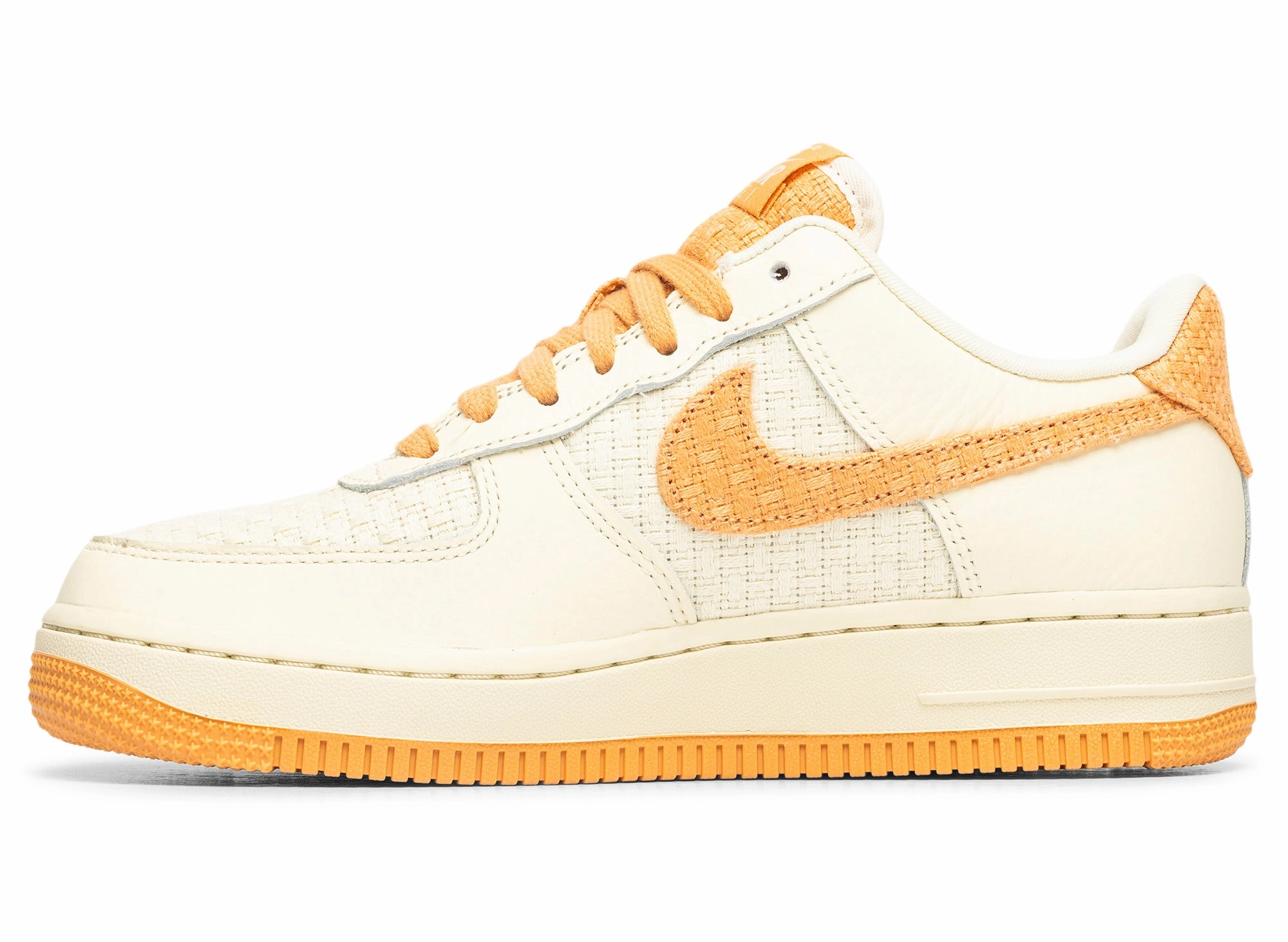 Stay Light Women's Nike Air Force 1 07